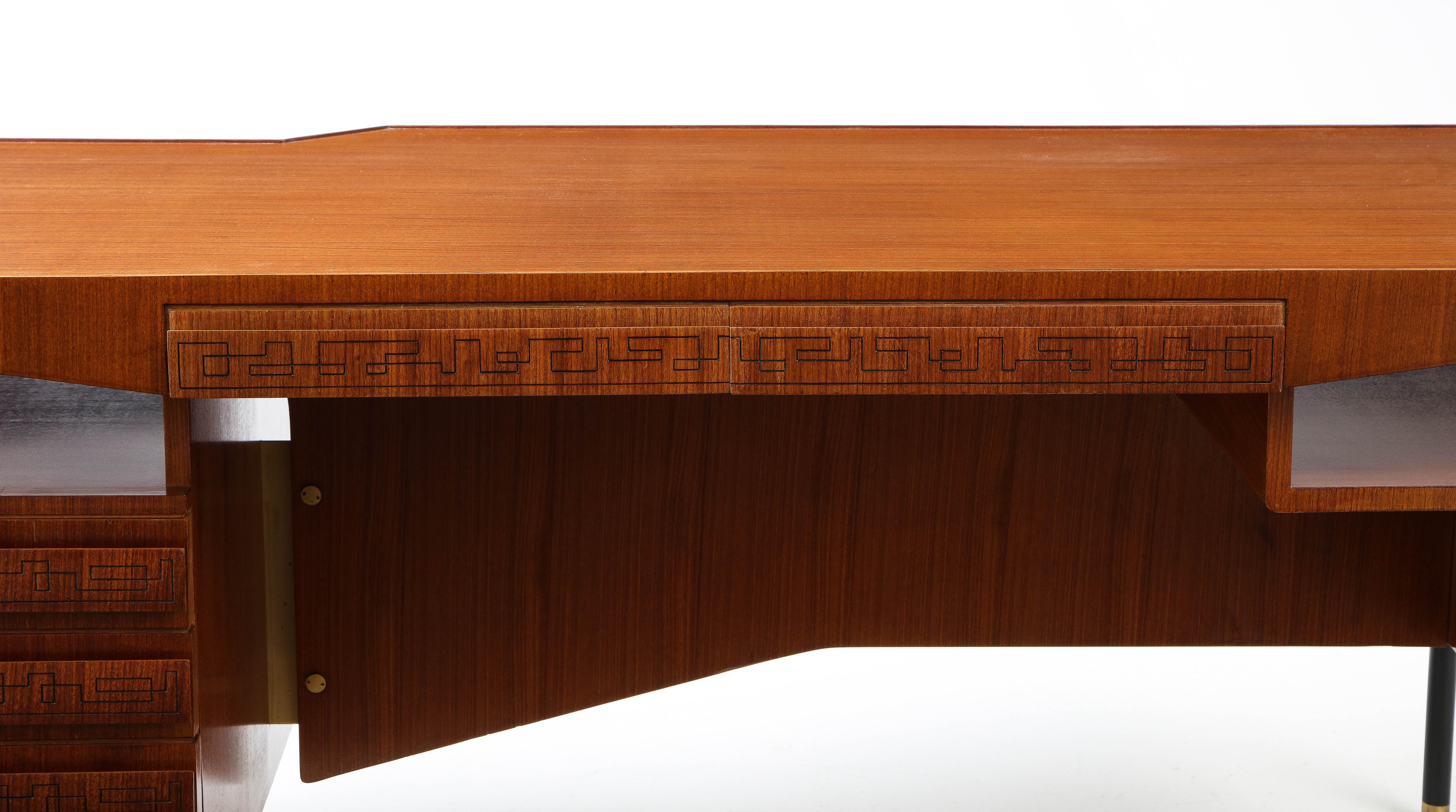 Midcentury Sculptural Writing Desk in the Style of Ico Parisi, Italy, circa 1960 In Excellent Condition For Sale In New York City, NY