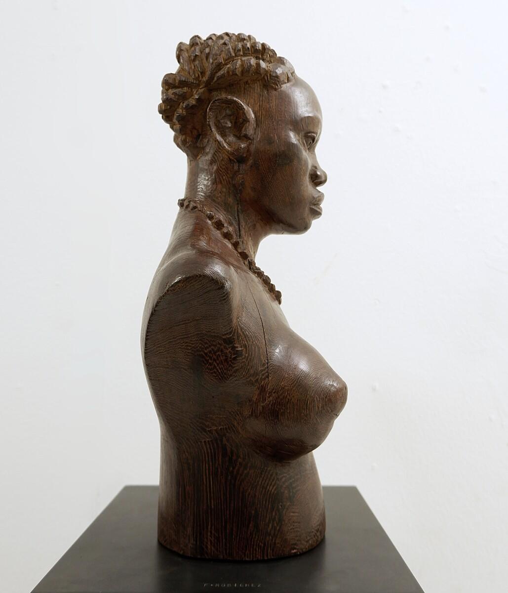 Mid Century Sculpture African Bust in Wenge, Congo, 1960s In Good Condition In Brussels , BE