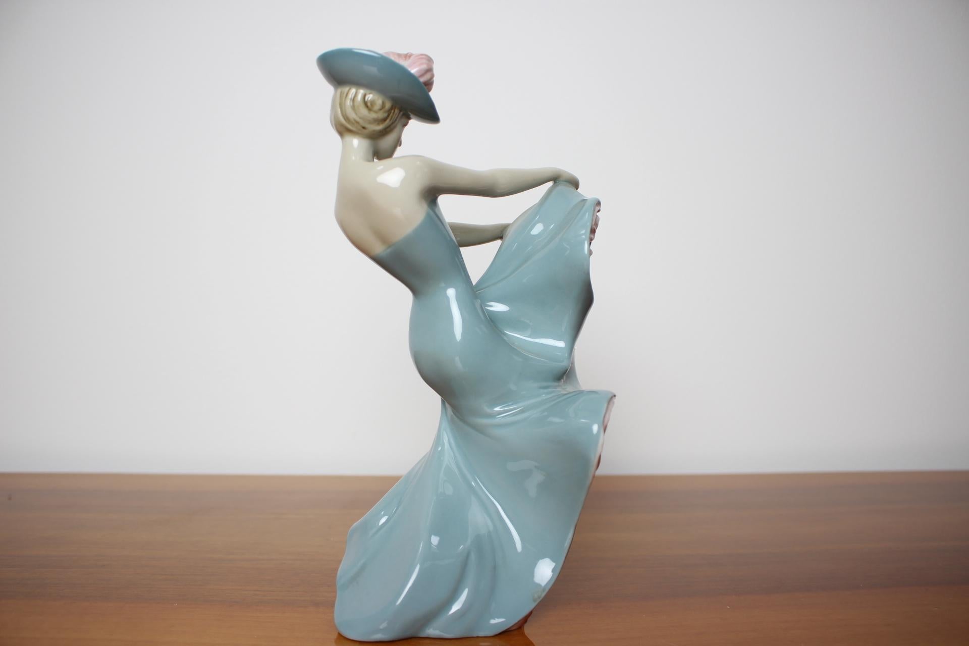 Czech Midcentury Sculpture Dancing Woman Designed by Vladimír David for Royal Dux, 195 For Sale