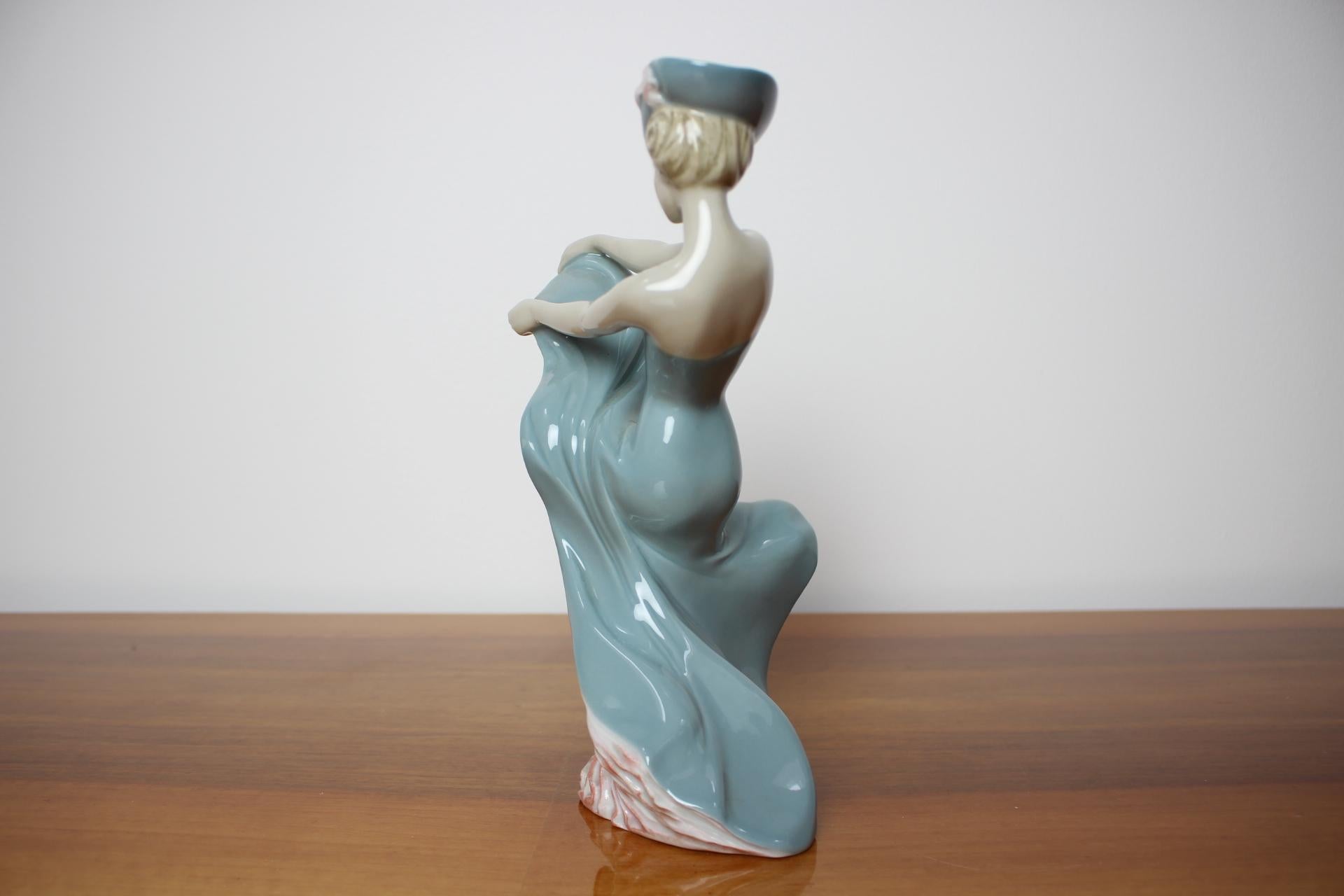 Midcentury Sculpture Dancing Woman Designed by Vladimír David for Royal Dux, 195 In Good Condition For Sale In Praha, CZ