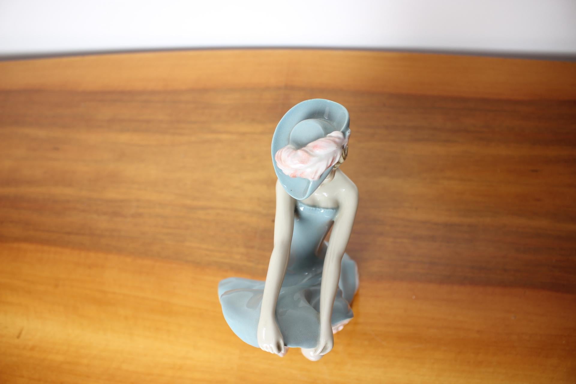 Midcentury Sculpture Dancing Woman Designed by Vladimír David for Royal Dux, 195 For Sale 1