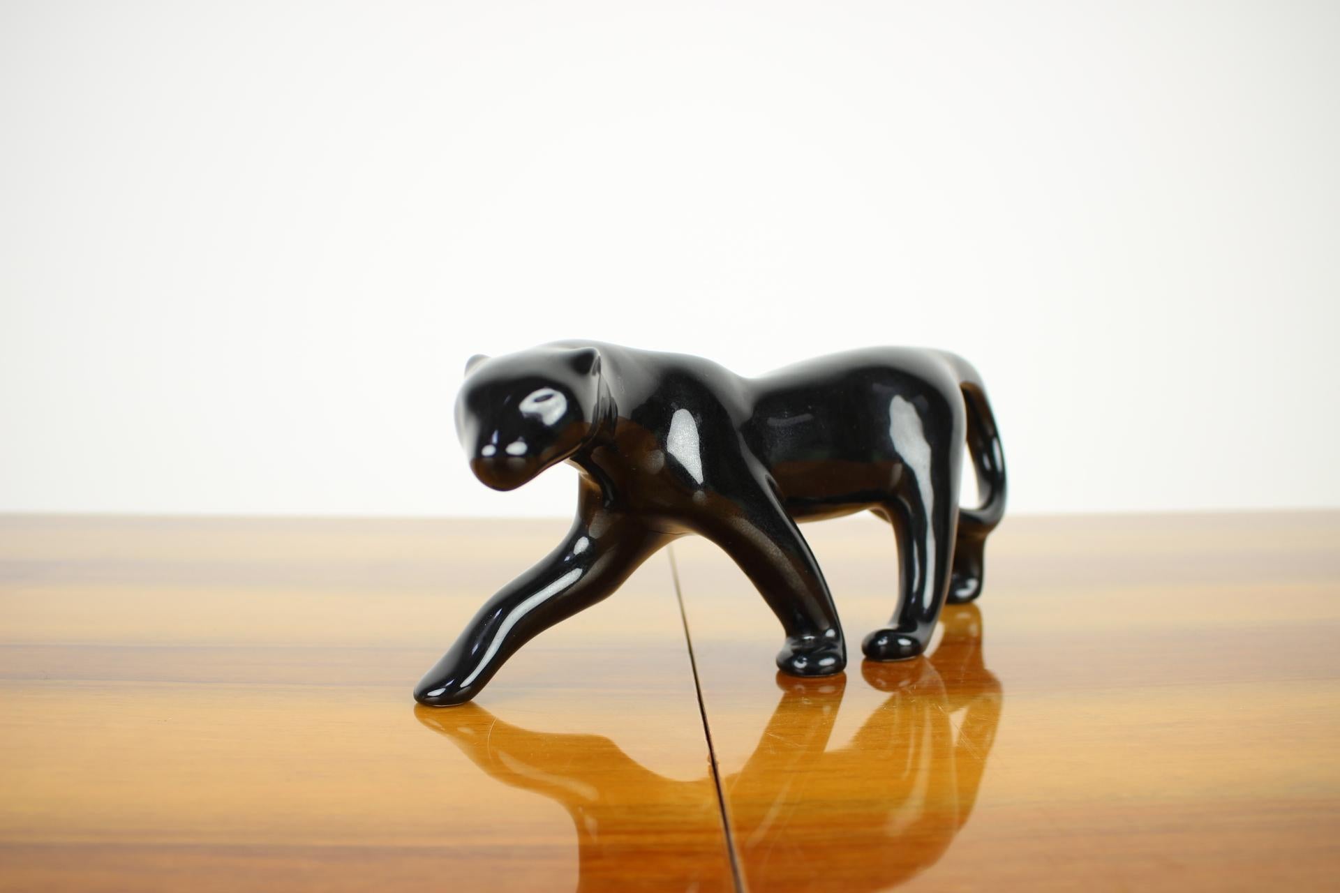 Skulptur eines schwarzen Panthers aus der Mitte des Jahrhunderts, 1960er Jahre (Tschechisch)