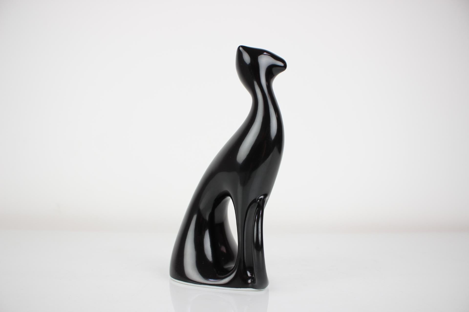 Mid-20th Century Mid-Century Sculpture of Cat/ Royal Dux, 1960s For Sale
