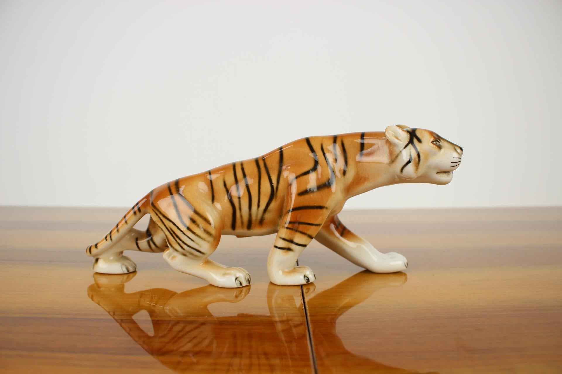 Mid-Century Sculpture of Tiger/ Royal Dux, 1960s In Good Condition In Praha, CZ