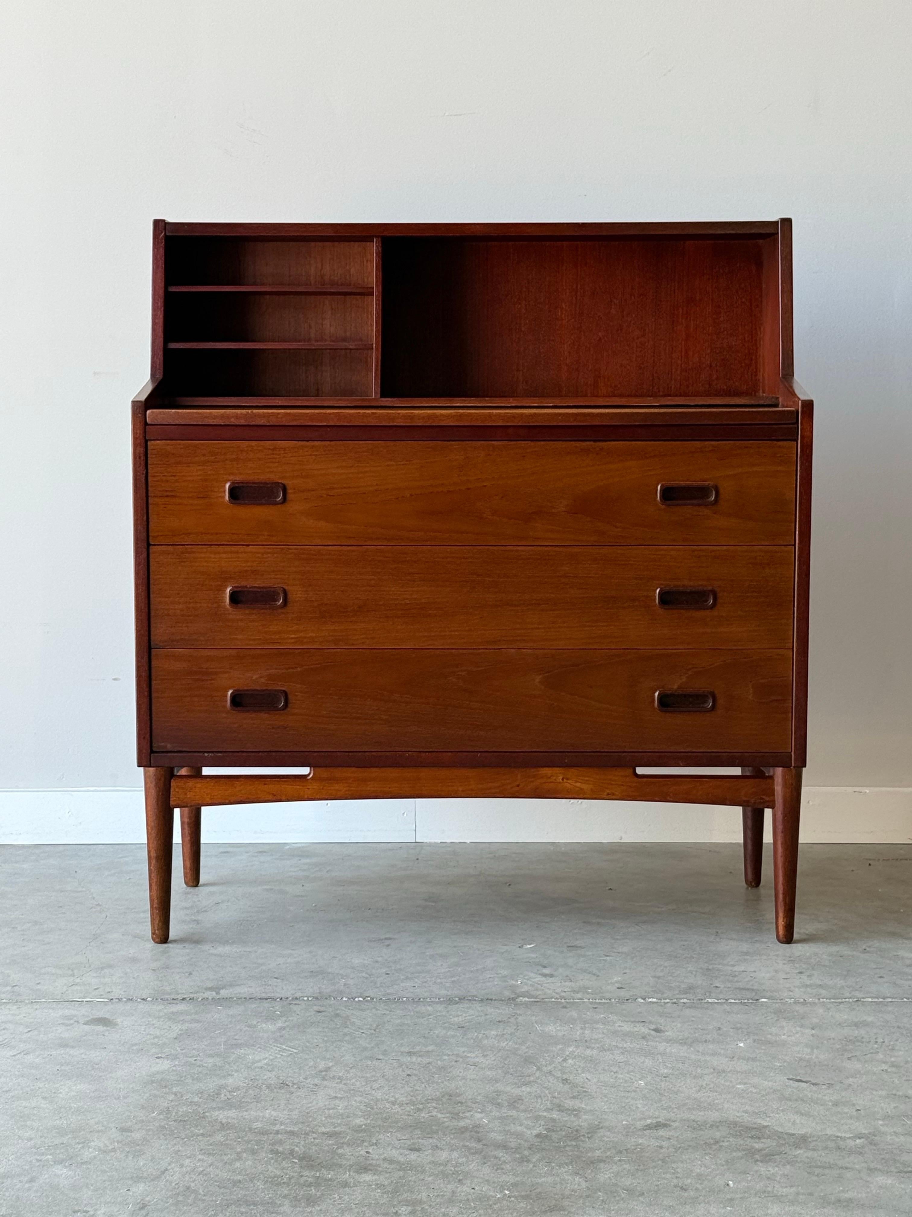 Sekretär-Schreibtisch aus der Mitte des Jahrhunderts von Hovmand Olsen für Mogens Kold (Moderne der Mitte des Jahrhunderts) im Angebot