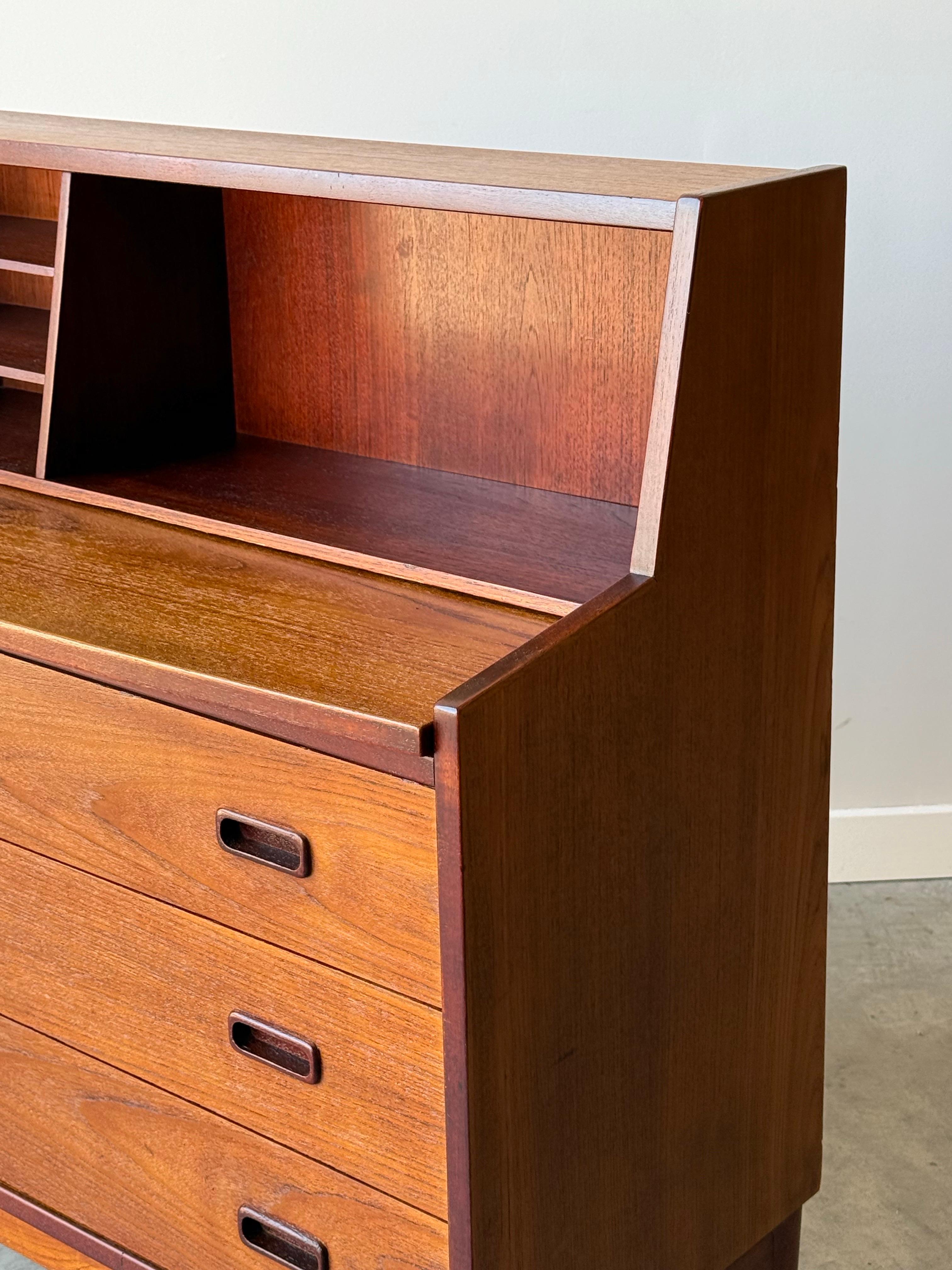 Sekretär-Schreibtisch aus der Mitte des Jahrhunderts von Hovmand Olsen für Mogens Kold im Zustand „Gut“ im Angebot in Raleigh, NC