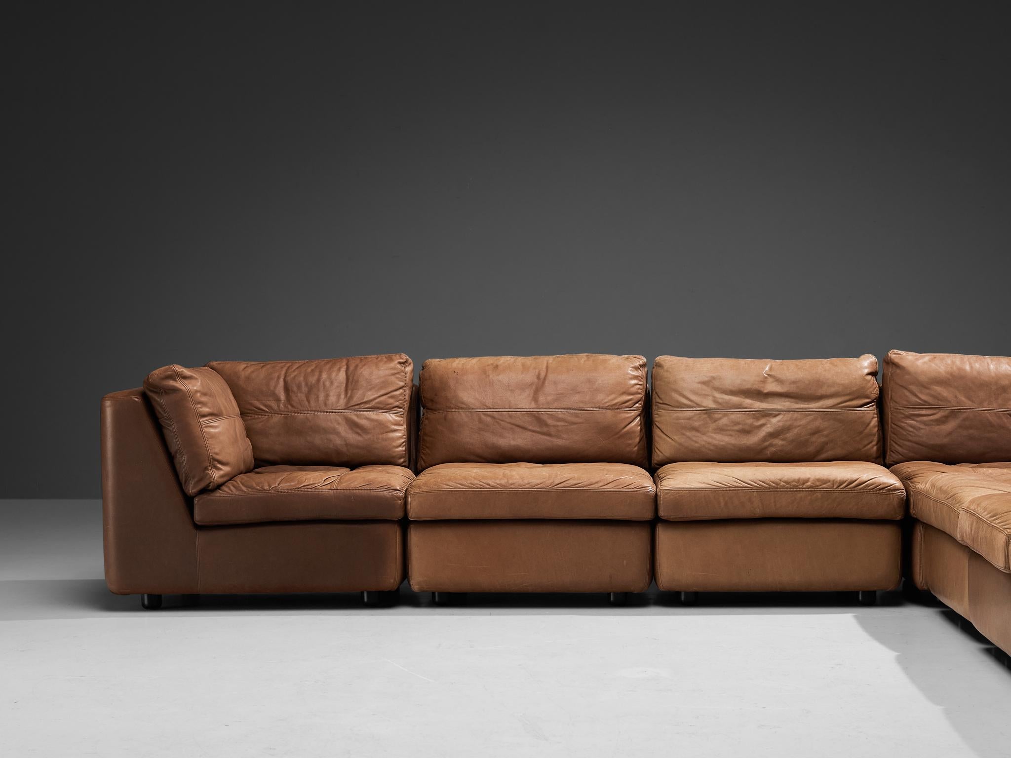 Mid-Century Sectional Sofa in Patinated Cognac Leather In Good Condition In Waalwijk, NL
