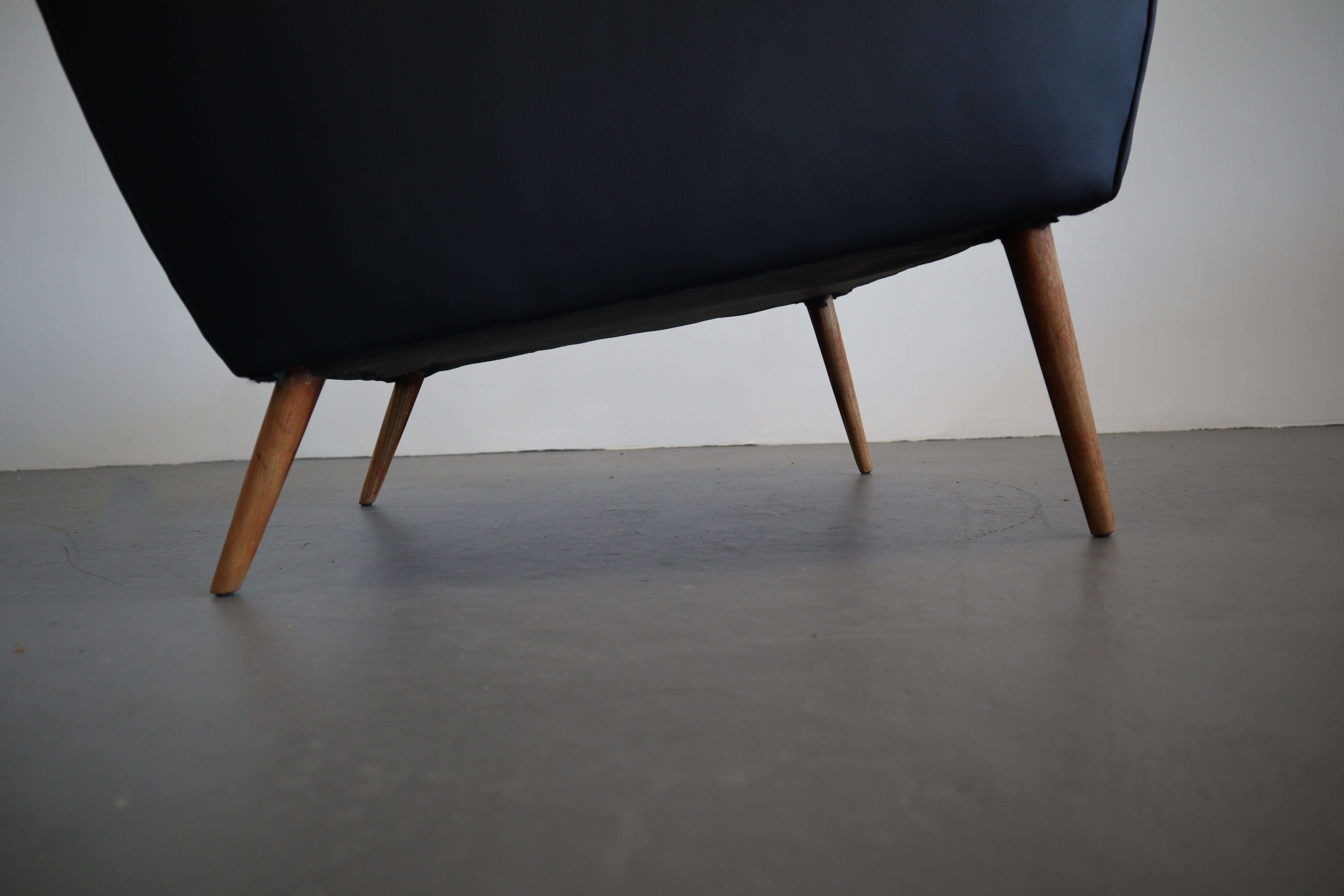 Mid Century Selig Lounge Chair in Leather In Excellent Condition For Sale In Long Beach, CA
