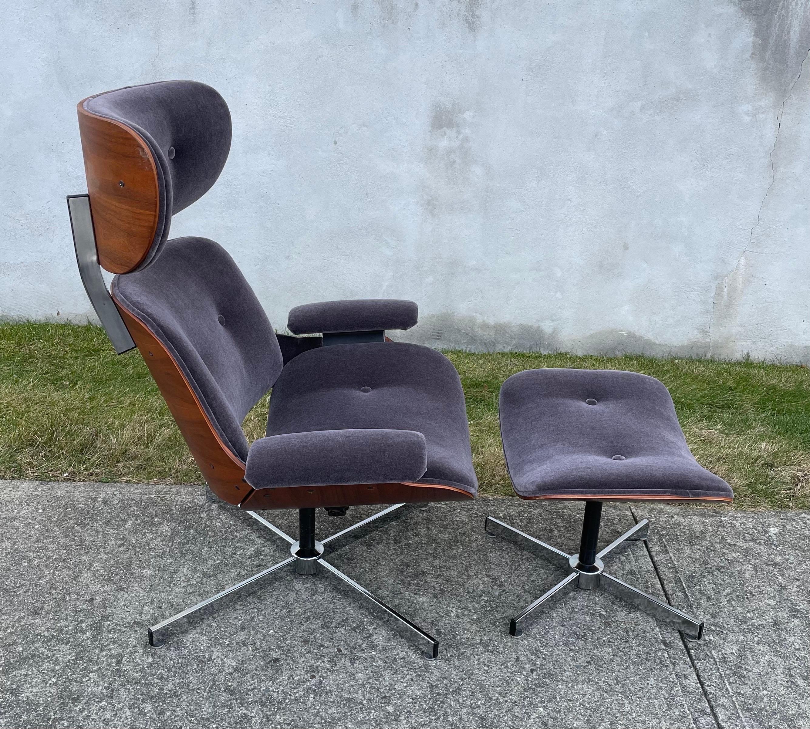 American Mid Century Lounge Chair & Ottoman in Gray Mohair by Selig For Sale