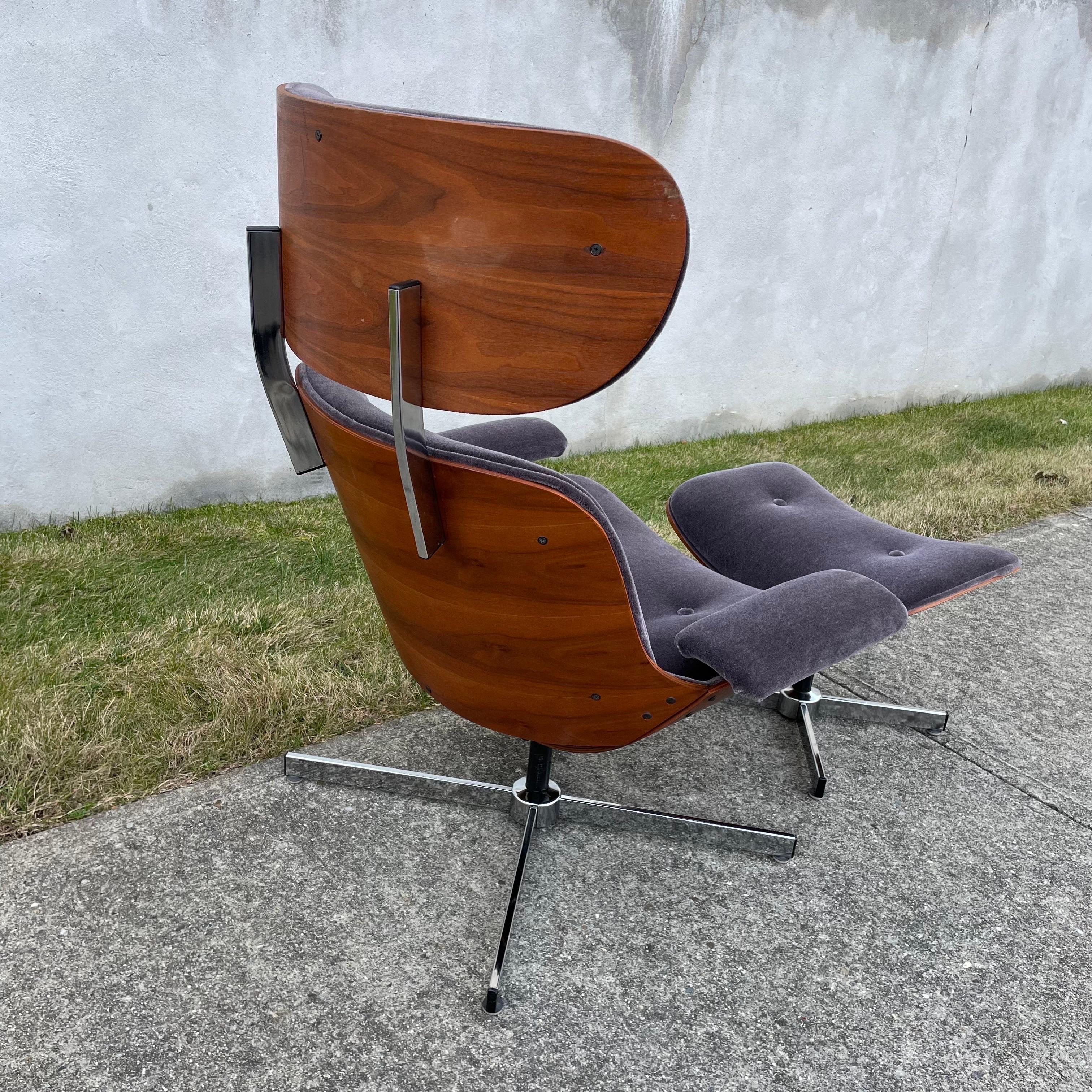 Mid Century Lounge Chair & Ottoman in Gray Mohair by Selig In Good Condition For Sale In Bedford Hills, NY