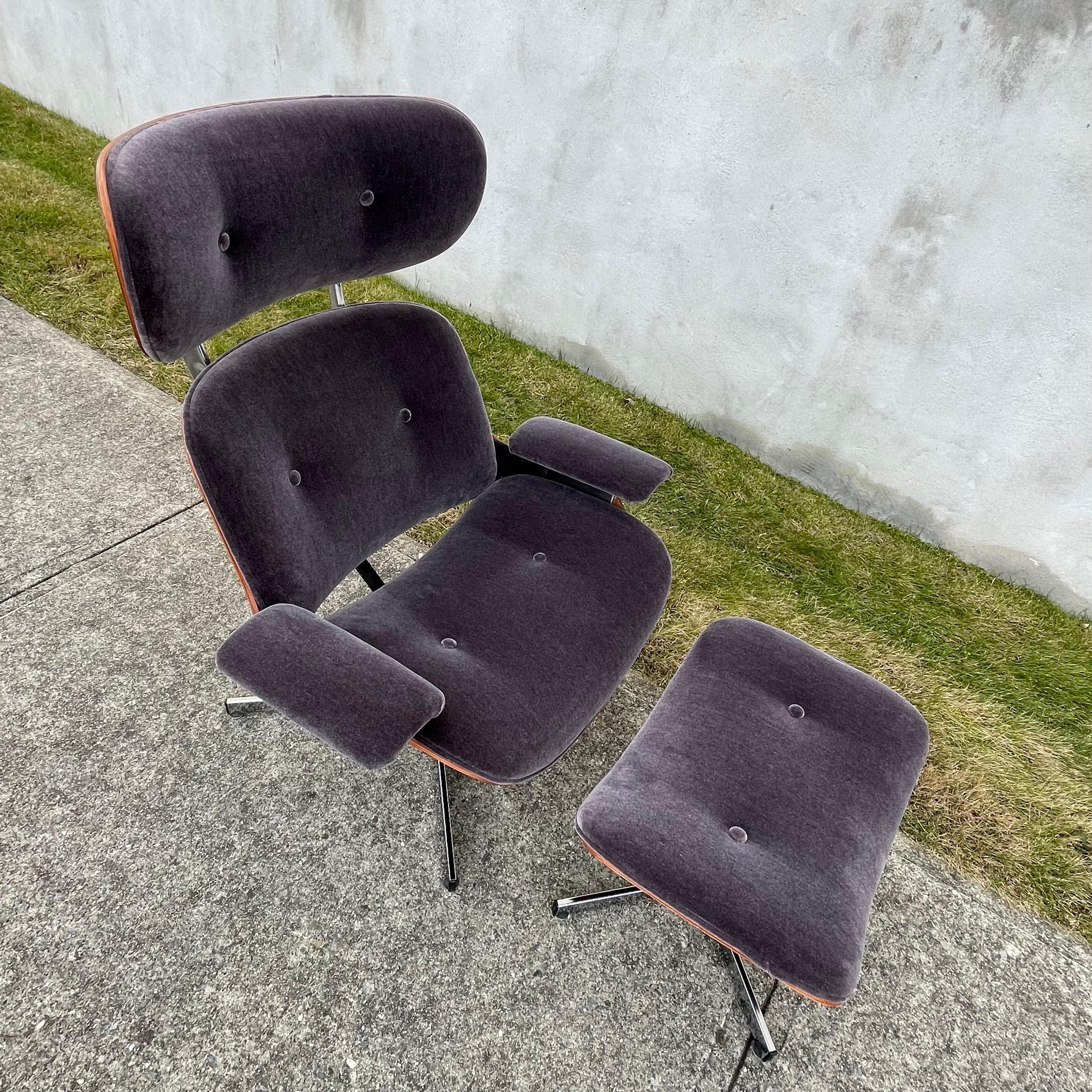 Mid-20th Century Mid Century Lounge Chair & Ottoman in Gray Mohair by Selig For Sale