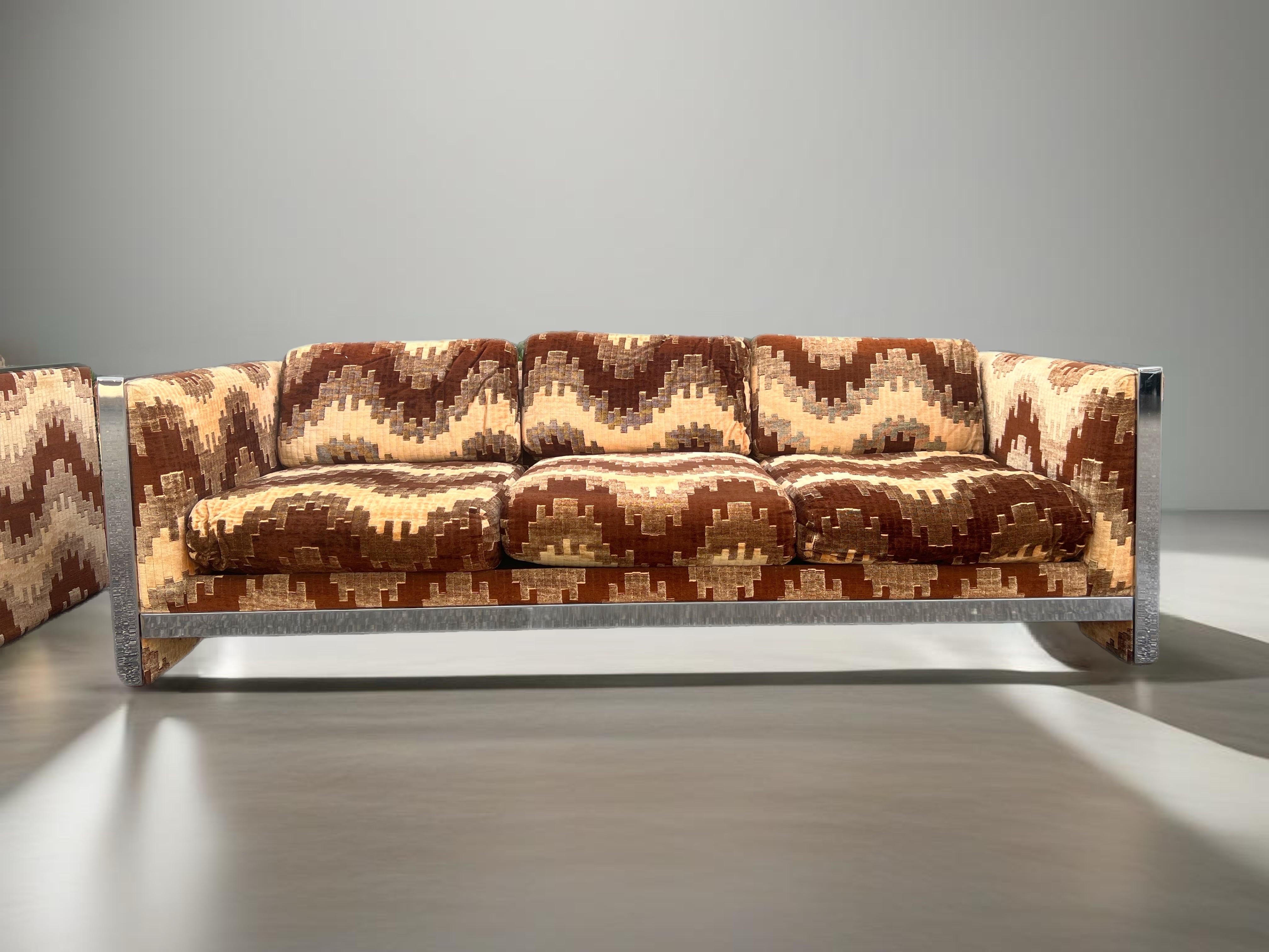 Stunning mid-century modern chrome sofa Milo Baughman style by Selig Monroe in original soft chevron pattern upholstery, by Jack Lenor Larsen.

A stunning mid-century modern sofa Milo Baughman style, by Selig Monroe in original soft chevron pattern