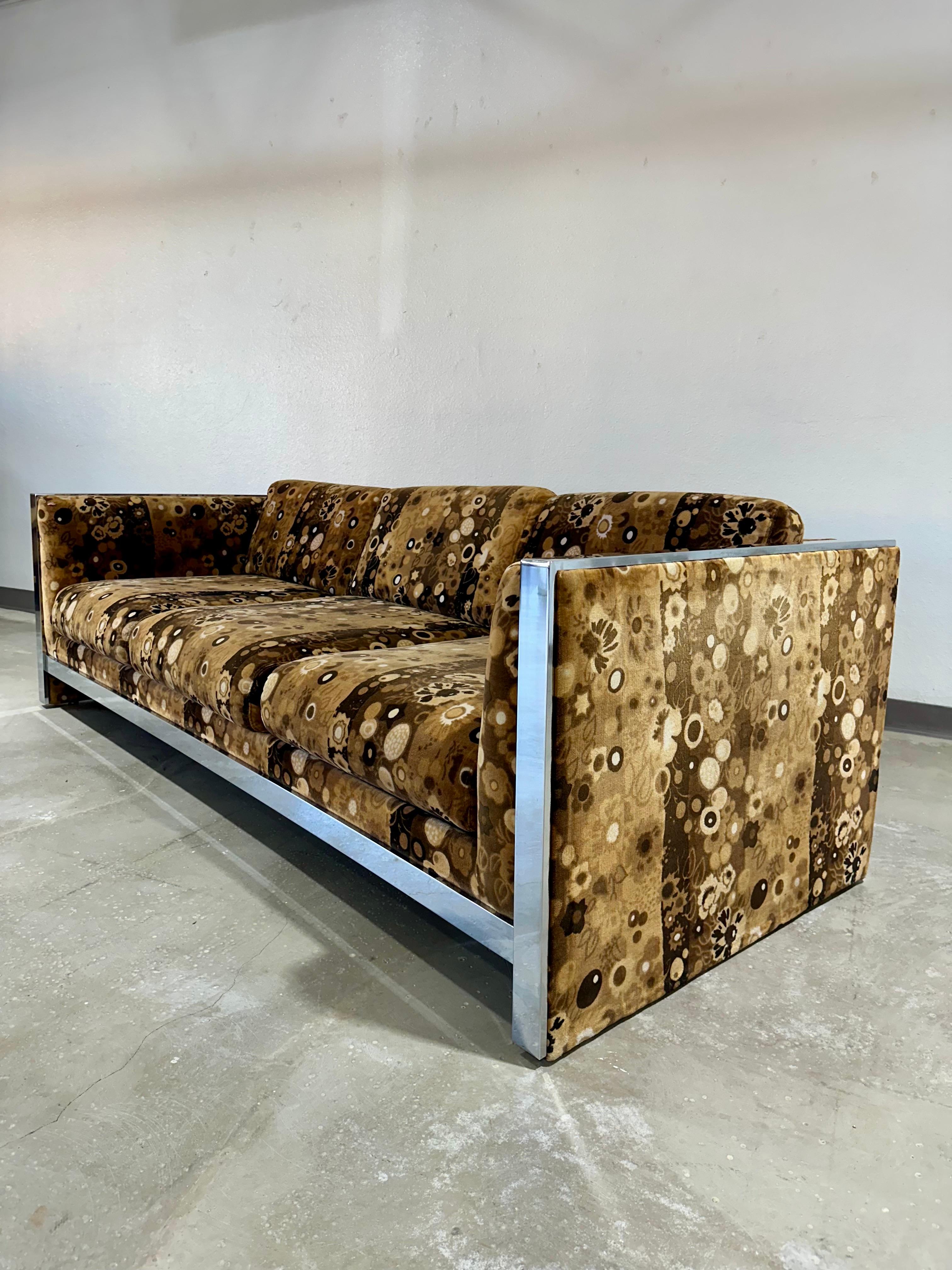 Américain Canapé Selig Mid Century en tissu d'ameublement Jack Lenor Larsen Primavera