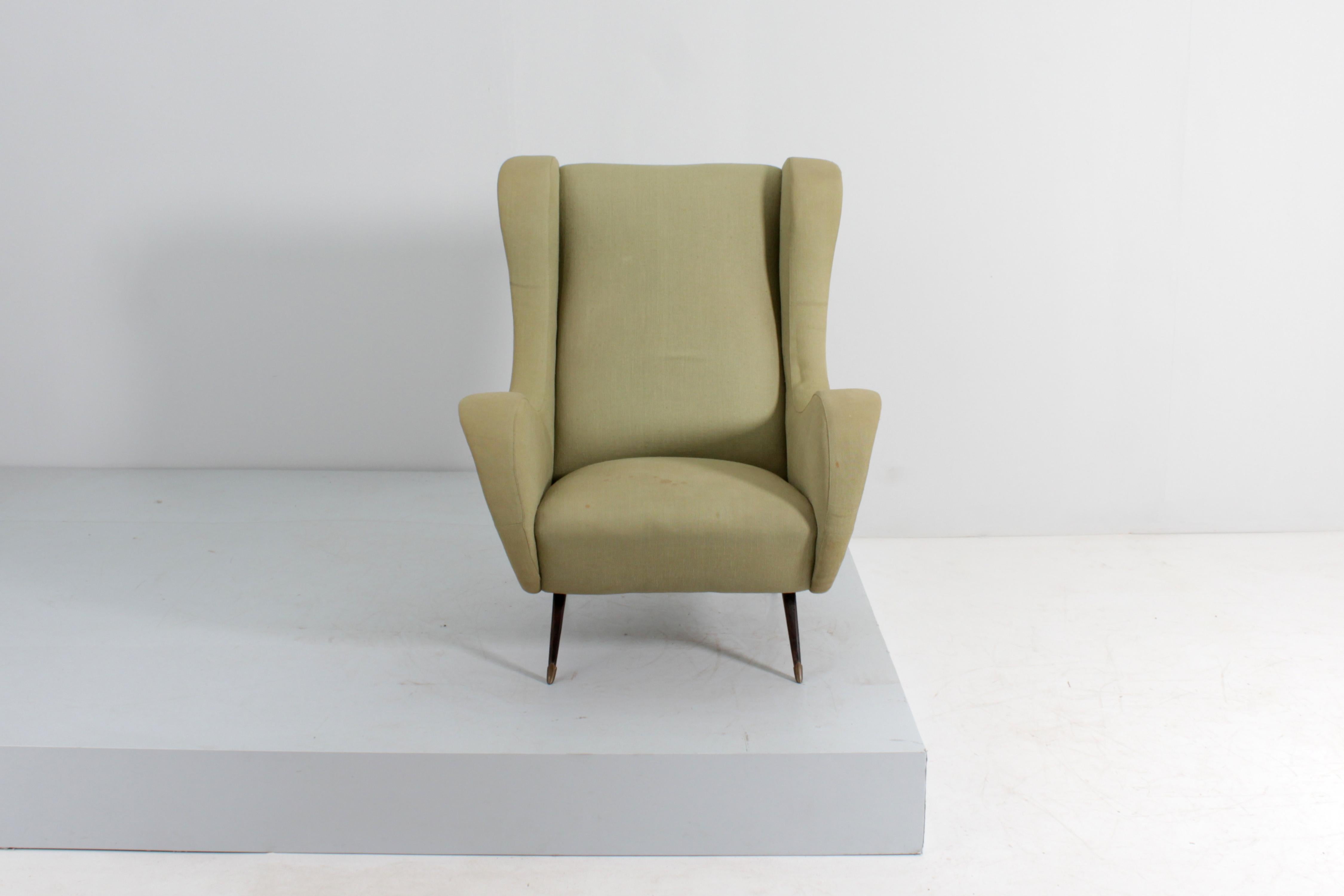 Very delicious armchair with wooden structure covered in green fabric, with dark wood feet and brass tips. Italian production attributable to Marco Zanuso for Arflex, in the style of the 