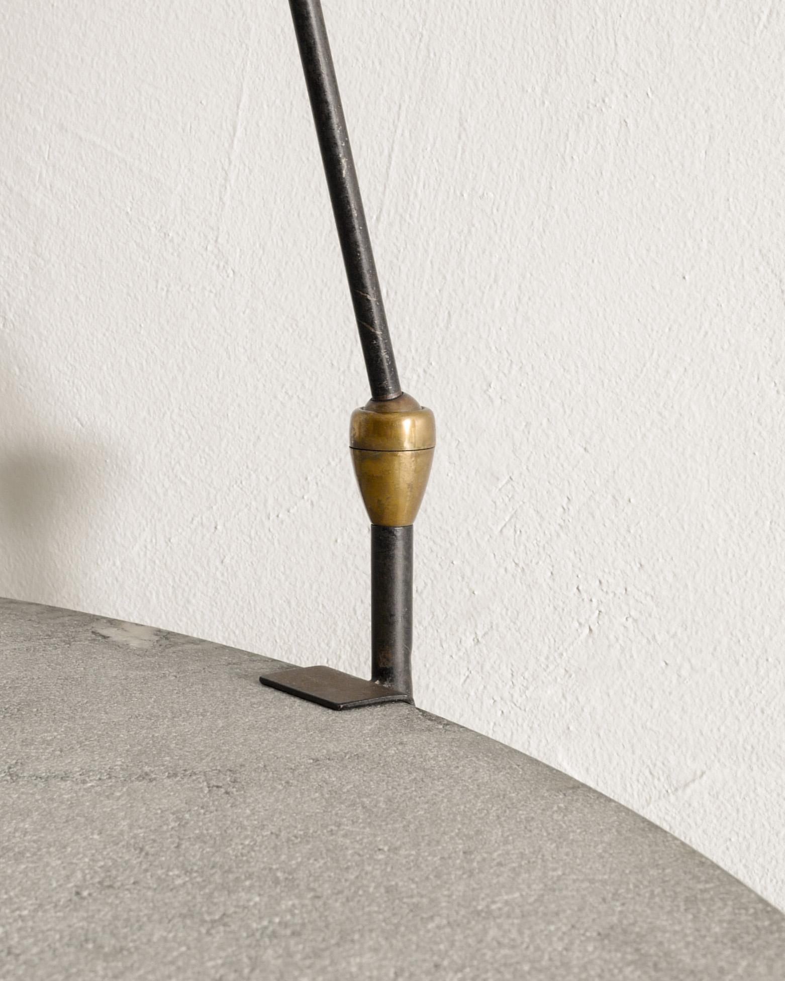 Metallo Lampada da tavolo in metallo Serge Mouille Agrafée di metà secolo A. Simon Paris, anni '50 in vendita