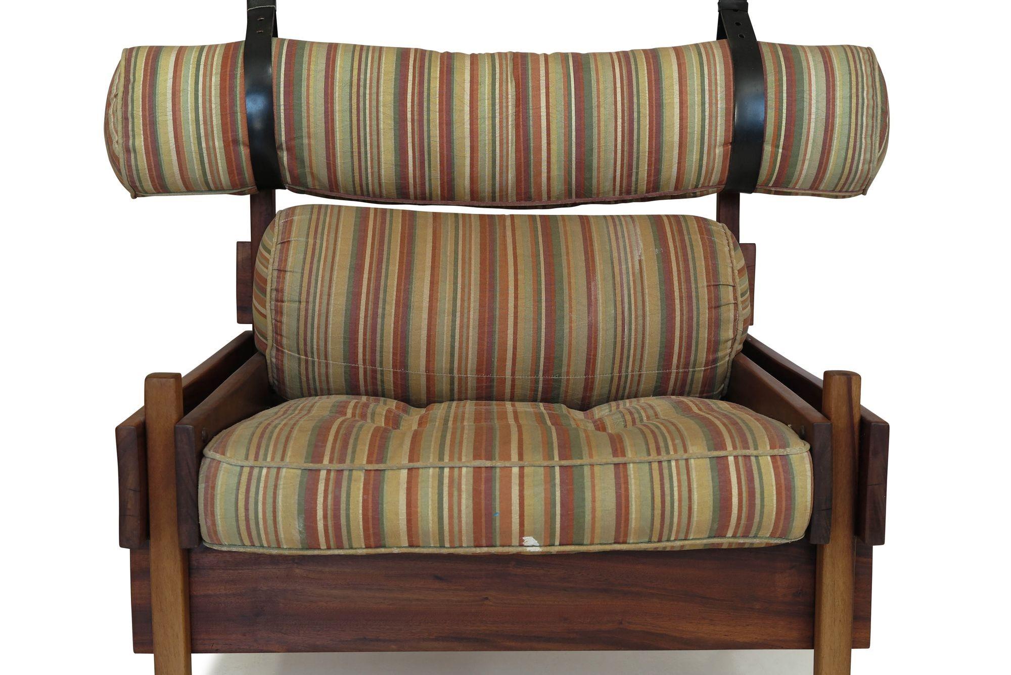 The Sergio Rodrigues Tonico lounge chair, produced by OCA/Meia-Pataca in 1962, features a frame constructed of solid Pau Ferro wood, a Brazilian hardwood known for its beautiful reddish-brown color, fine texture, and durability. The original