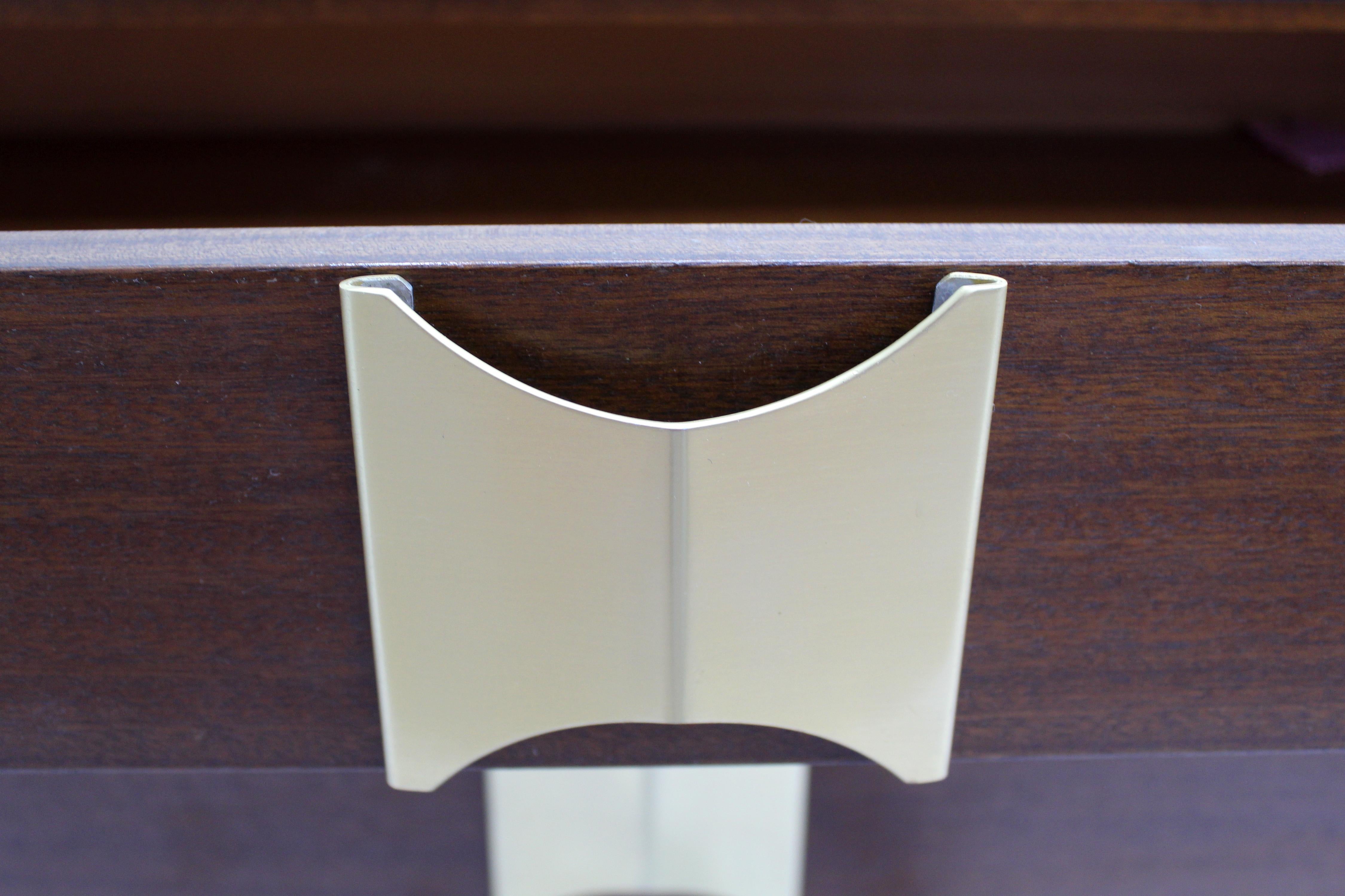 Cassettiera in legno della serie Mid-Century 