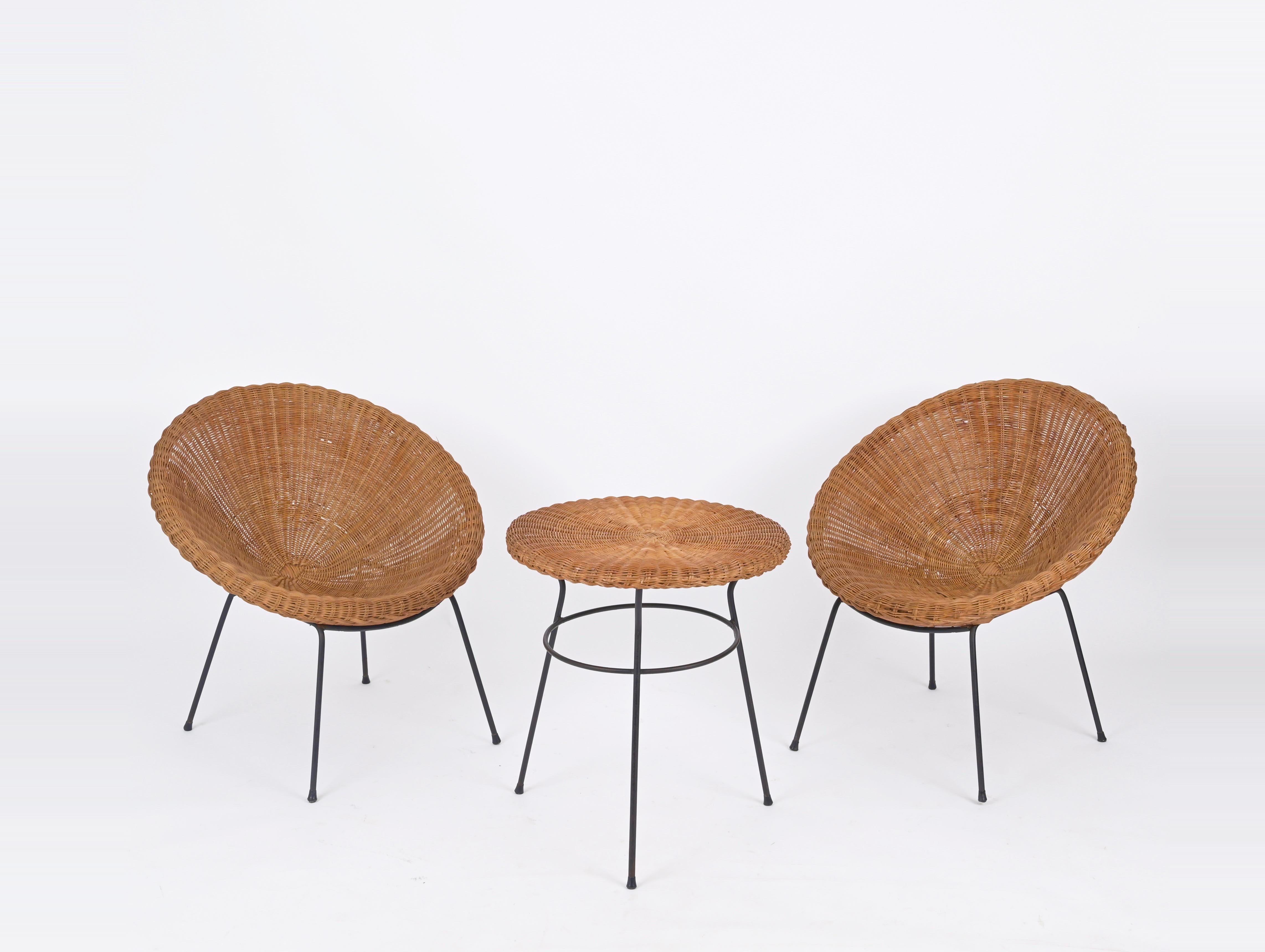 Ensemble, chaises et table basse du milieu du siècle en rotin, osier et fer, Italie, années 1950 en vente 11