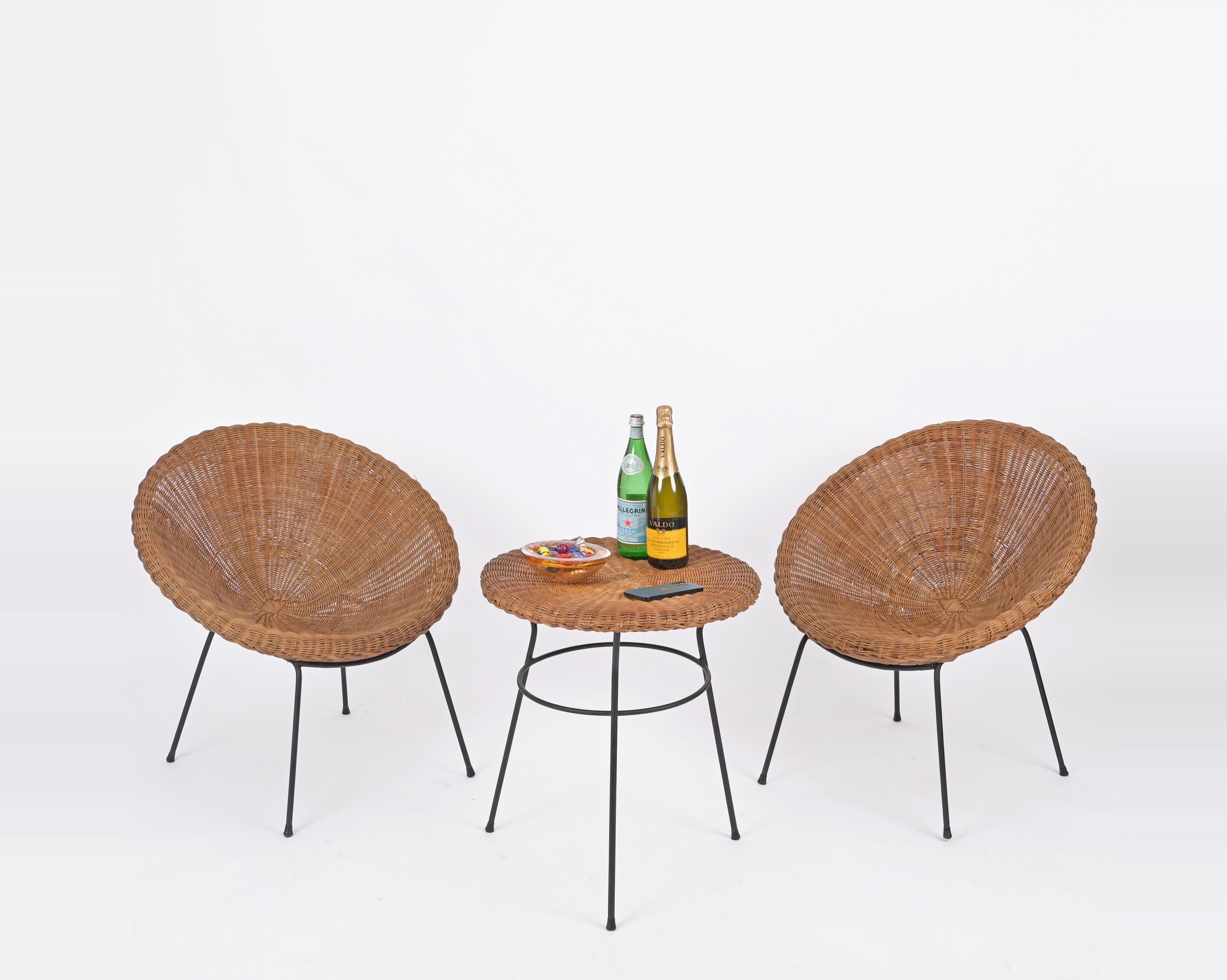 Mid-Century Modern Mid-Century Set, Chairs and Coffee Table in Rattan, Wicker and Iron, Italy 1950s For Sale