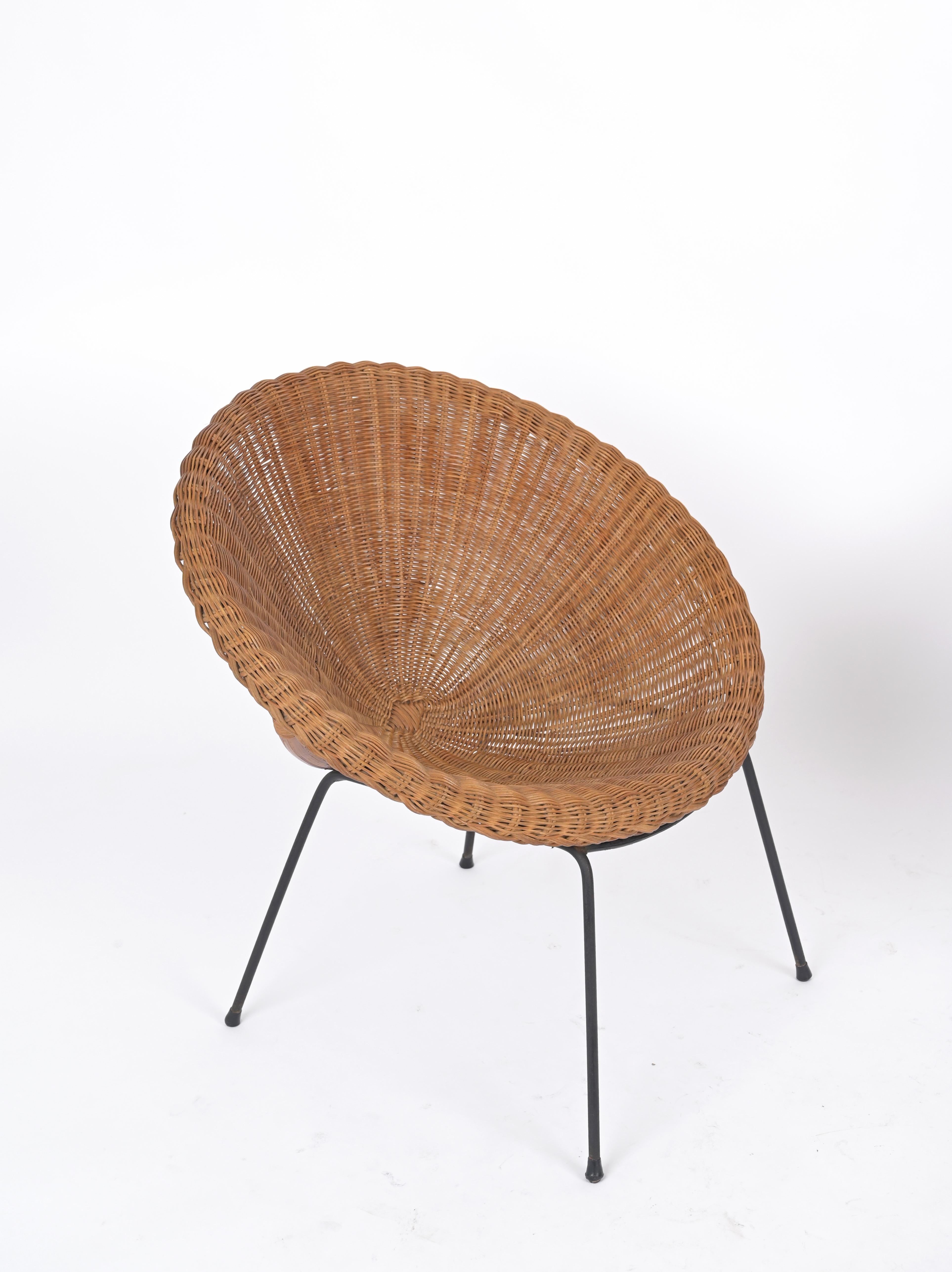 Hand-Woven Mid-Century Set, Chairs and Coffee Table in Rattan, Wicker and Iron, Italy 1950s For Sale