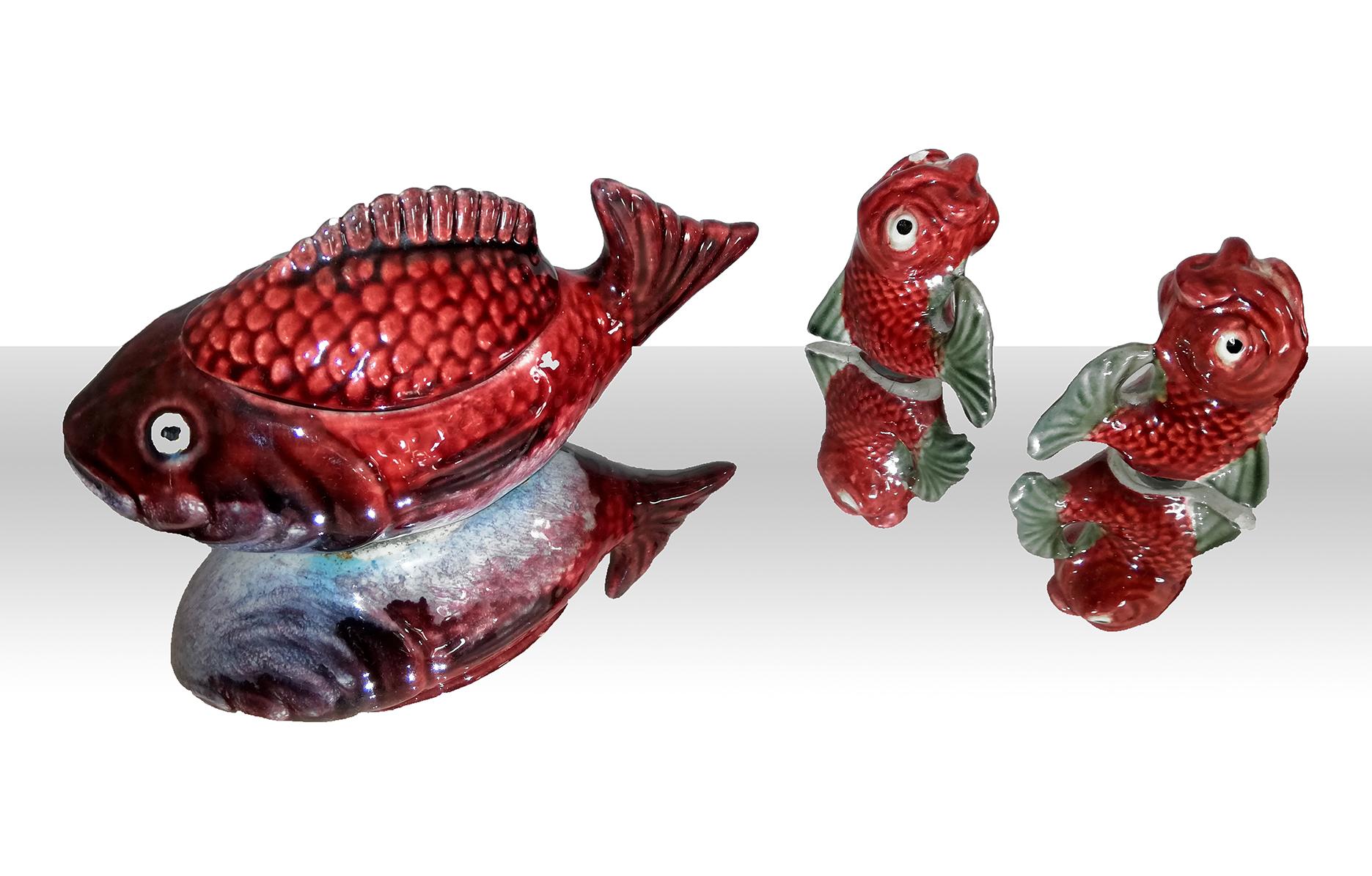 Gorgeous small size set hyper realistic glazed ceramic fish covered sauce tureen and salt and pepper in shades of vibrant red and grey with dark accents manufactured in Portugal, 1950s. Beautiful to use as a decoration or as serving set. A beautiful