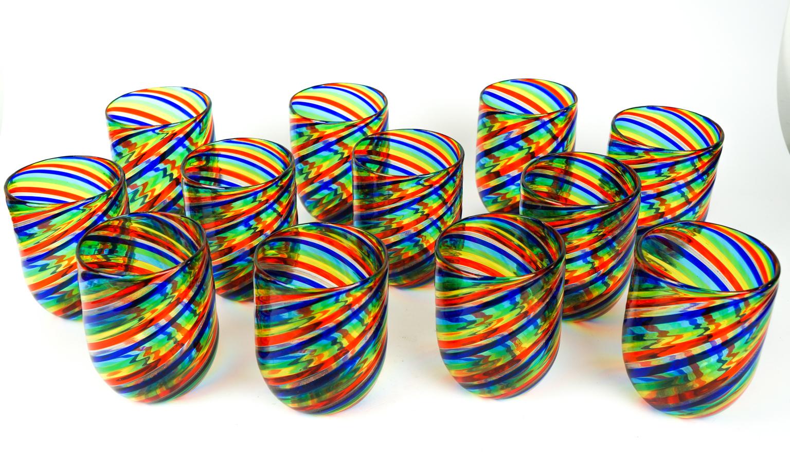 Ensemble de 12 gobelets colorés de Murano « Goti De Fornasa » du milieu du siècle dernier en vente 10