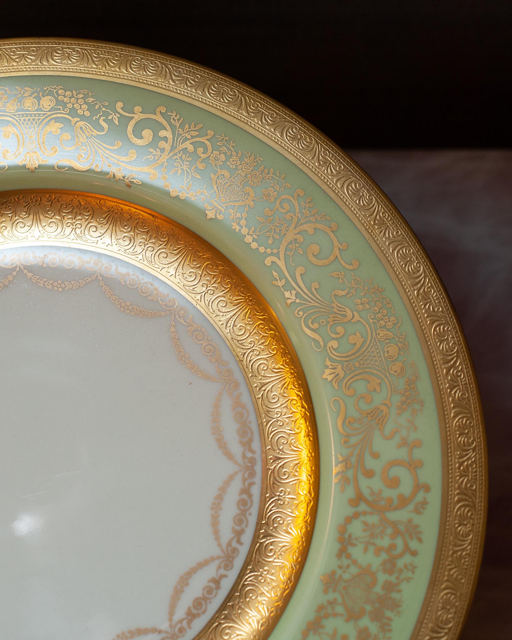 Gilt Mid Century Set of 12 Laurelton Dinner Plates in Green and Gold for Fondeville For Sale