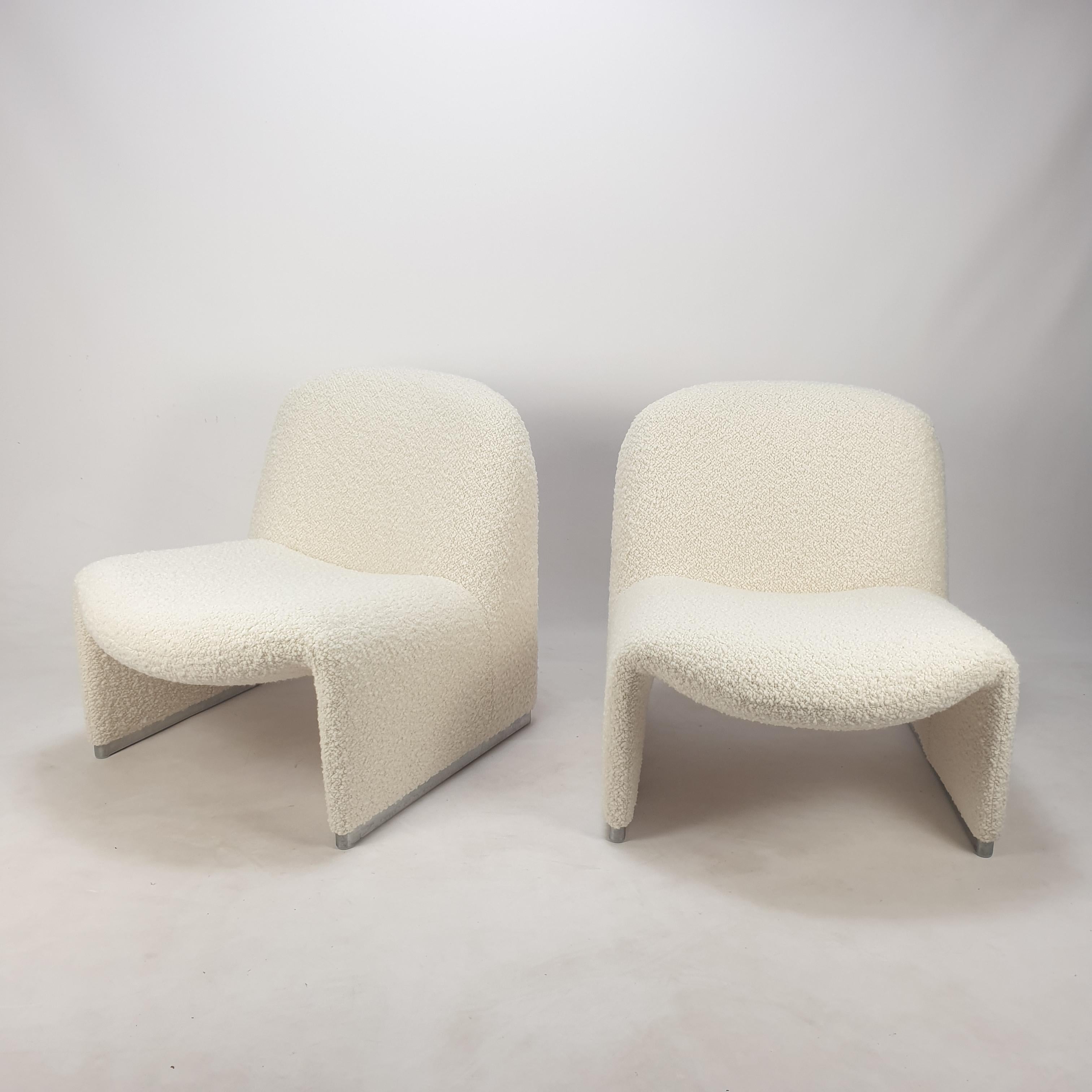 Set of 2 lovely and comfortable Alky chairs. 
Designed by Giancarlo Piretti in 1969, produced by Artifort. 

They are just restored with very soft and cosy Italian bouclé fabric. 
The chairs are in perfect condition.