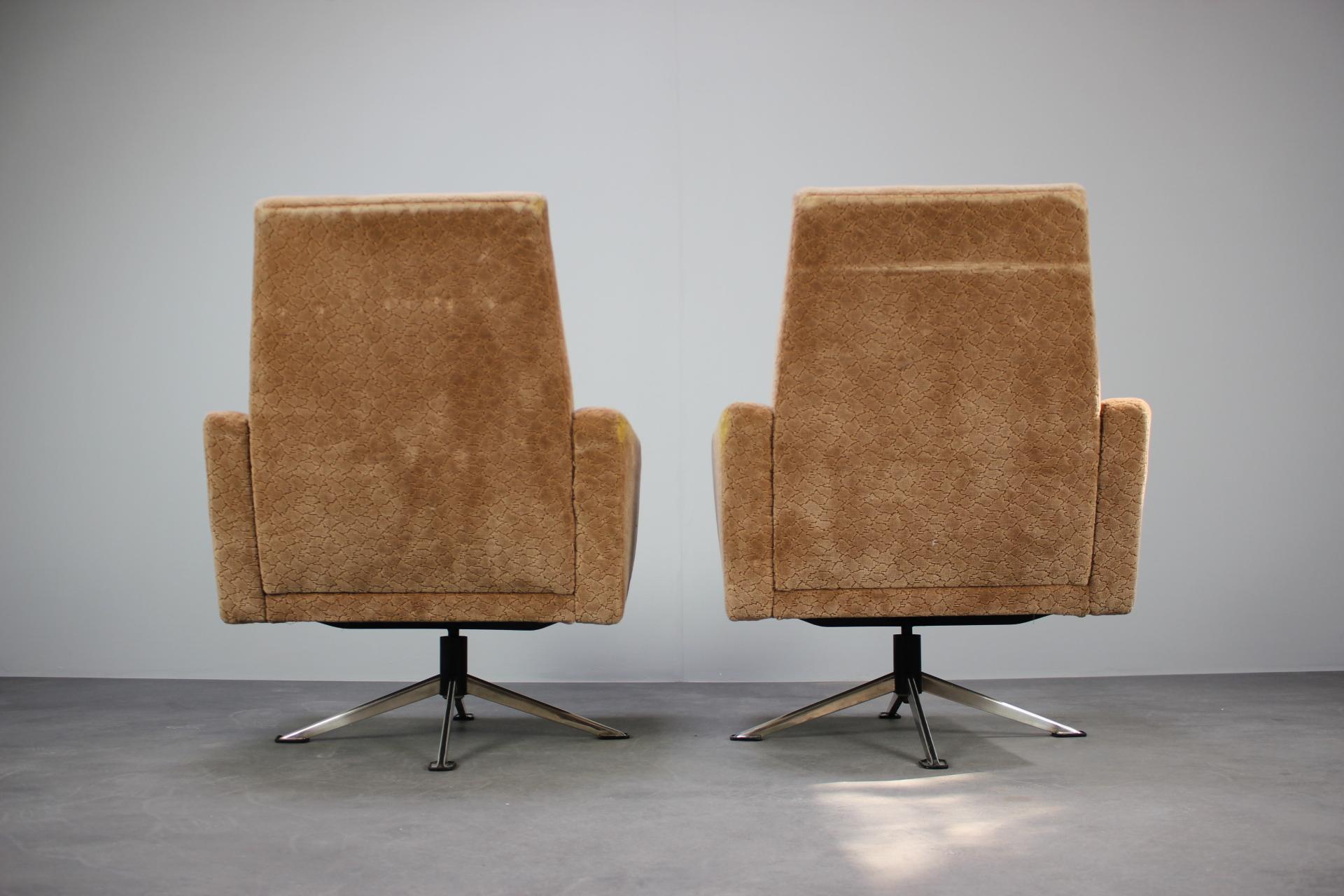 Set di 2 poltrone di metà secolo, anni '70 In condizioni buone in vendita a Praha, CZ