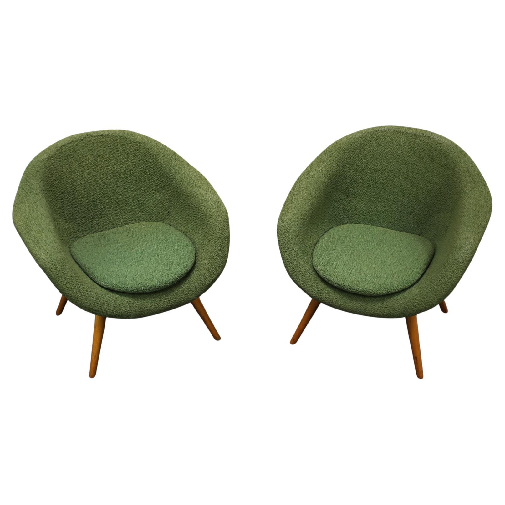 - Juego de 2 sillones de mediados de siglo de Miroslav Navrátil para  Tatra Nábytok Pravenec, década de 1950, Checoslovaquia,
- de Madera y Tejido,
- La altura del asiento de los sillones es de 37 cm,
- presenta signos de desgaste y envejecimiento