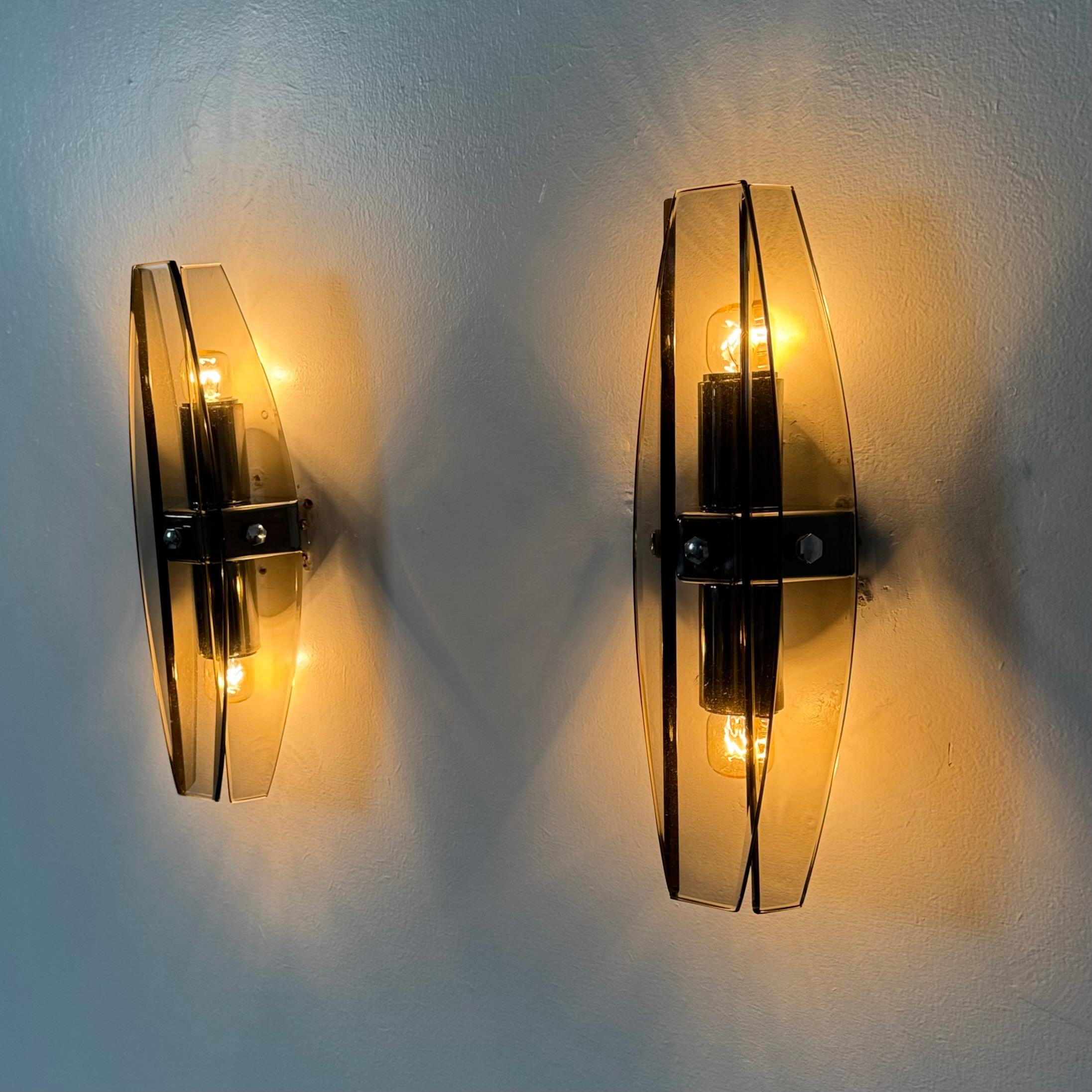Ensemble de 2 lampes murales en verre Veca , années 1970 en vente 6