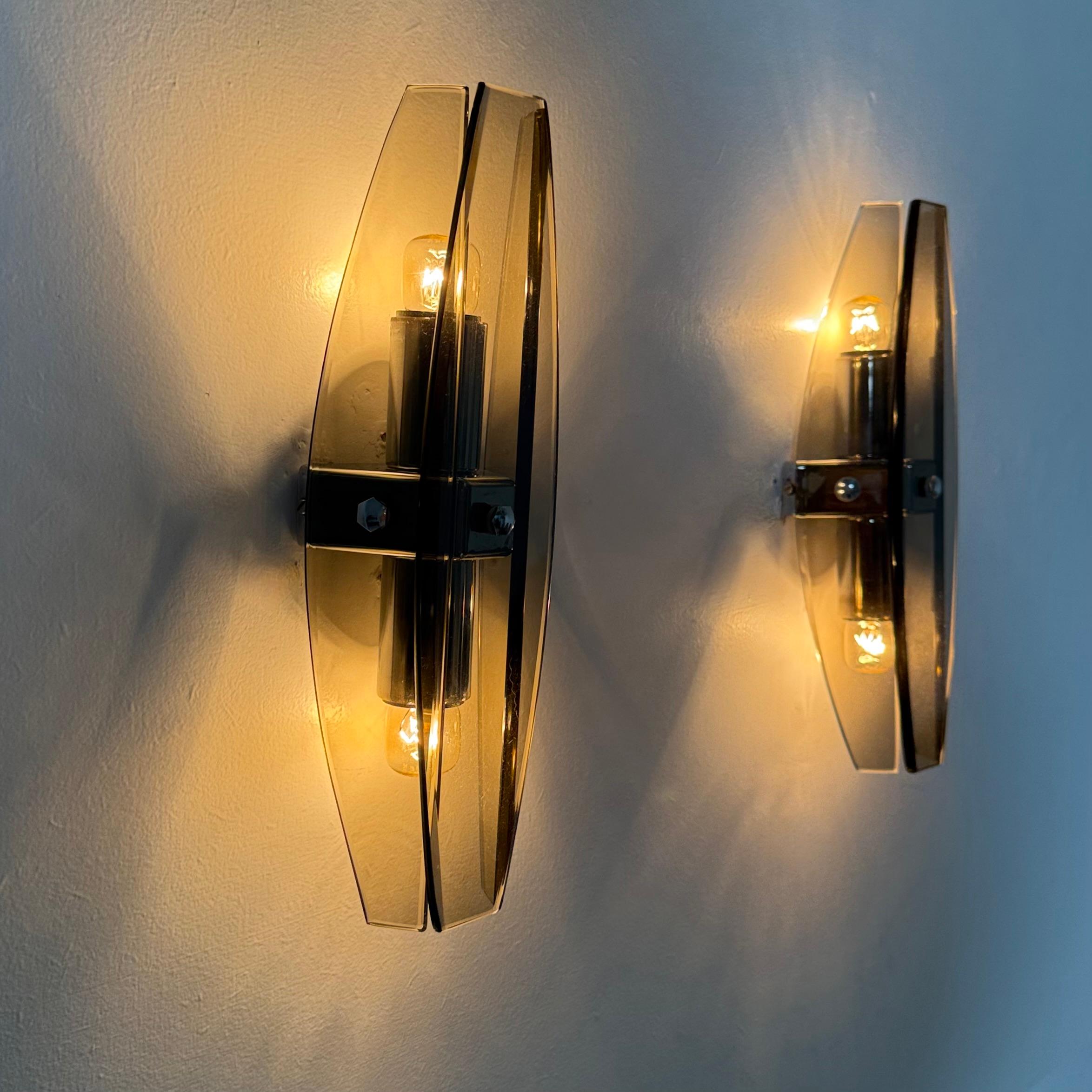 Ensemble de 2 lampes murales en verre Veca , années 1970 en vente 7