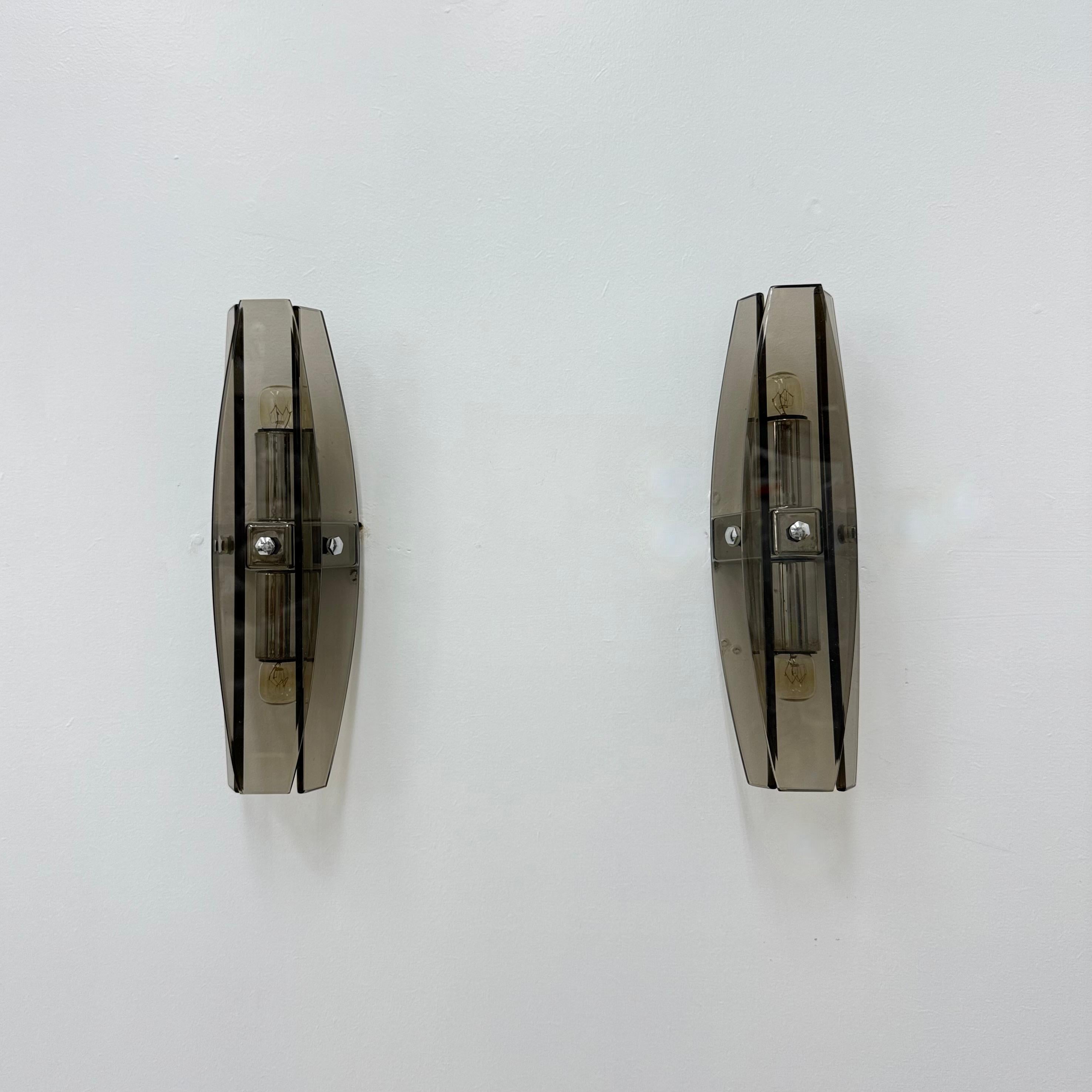 Ensemble de 2 lampes murales en verre Veca , années 1970 en vente 10