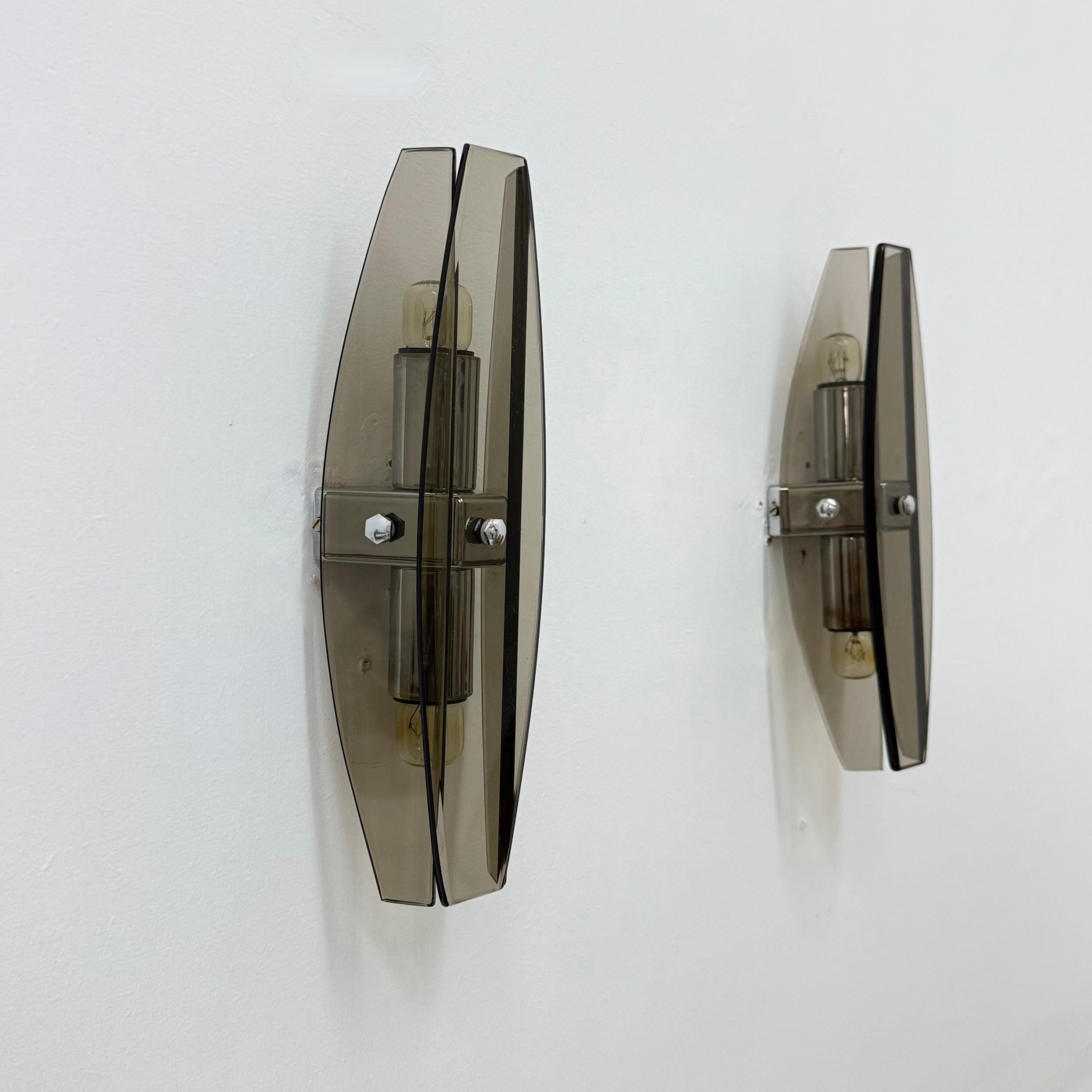 Ensemble de 2 lampes murales en verre Veca , années 1970 en vente 11