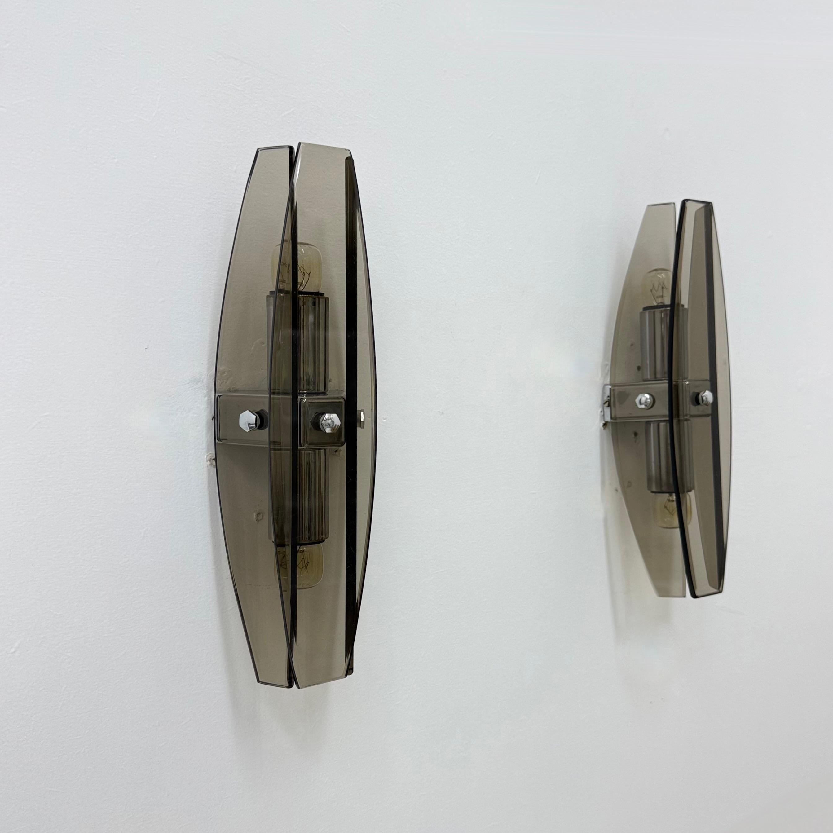 Ensemble de 2 lampes murales en verre Veca , années 1970 en vente 13