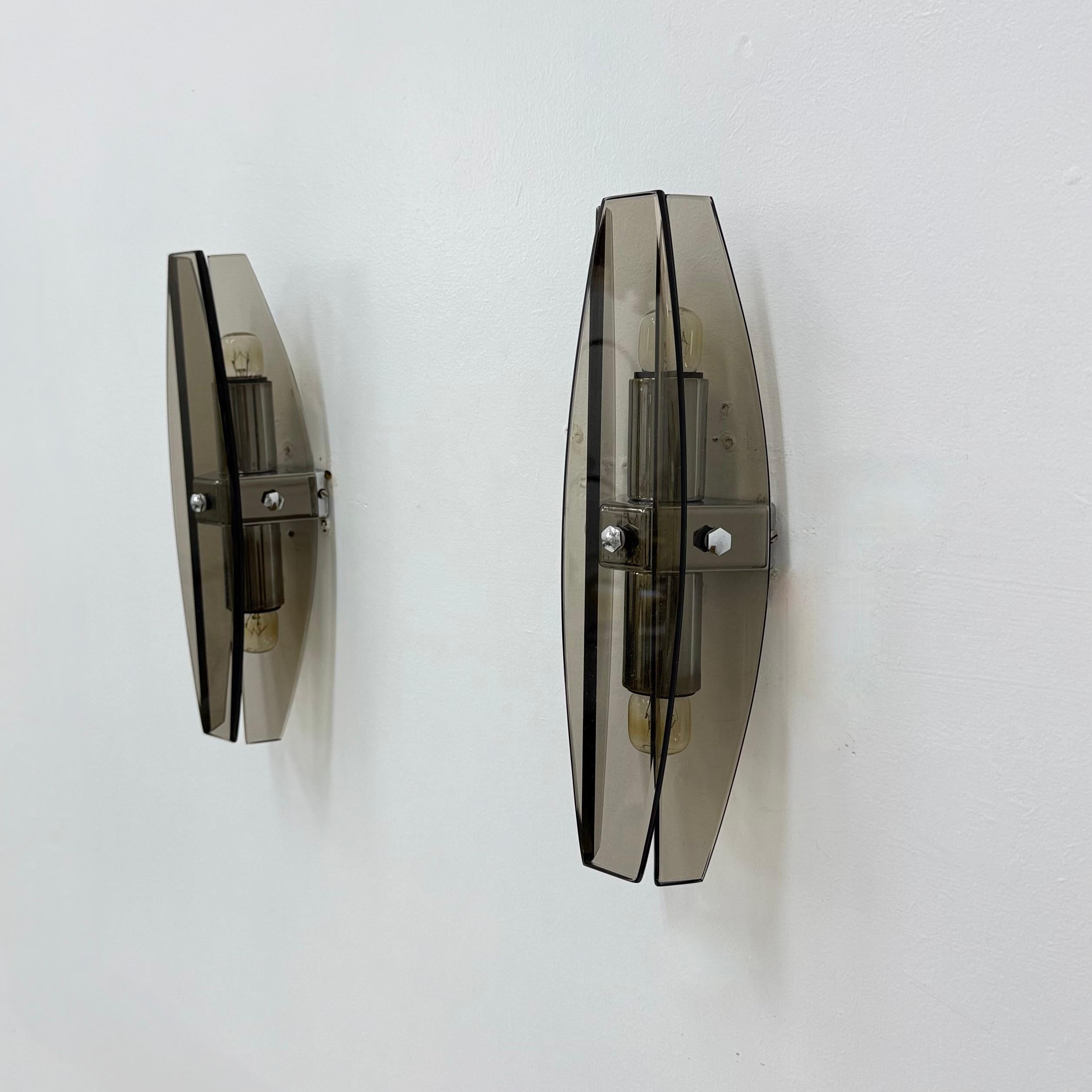 Ensemble de 2 lampes murales en verre Veca , années 1970 en vente 14