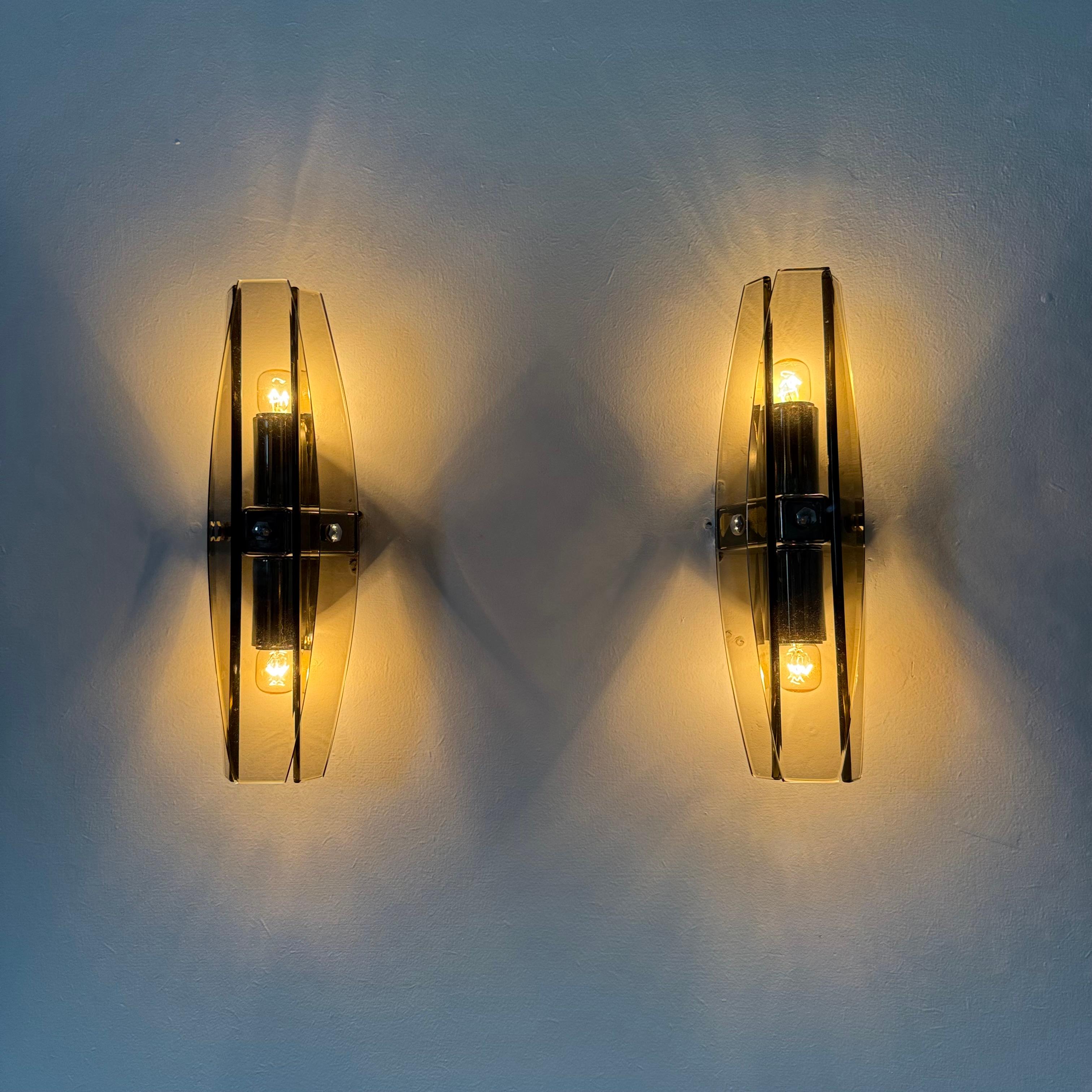 italien Ensemble de 2 lampes murales en verre Veca , années 1970 en vente
