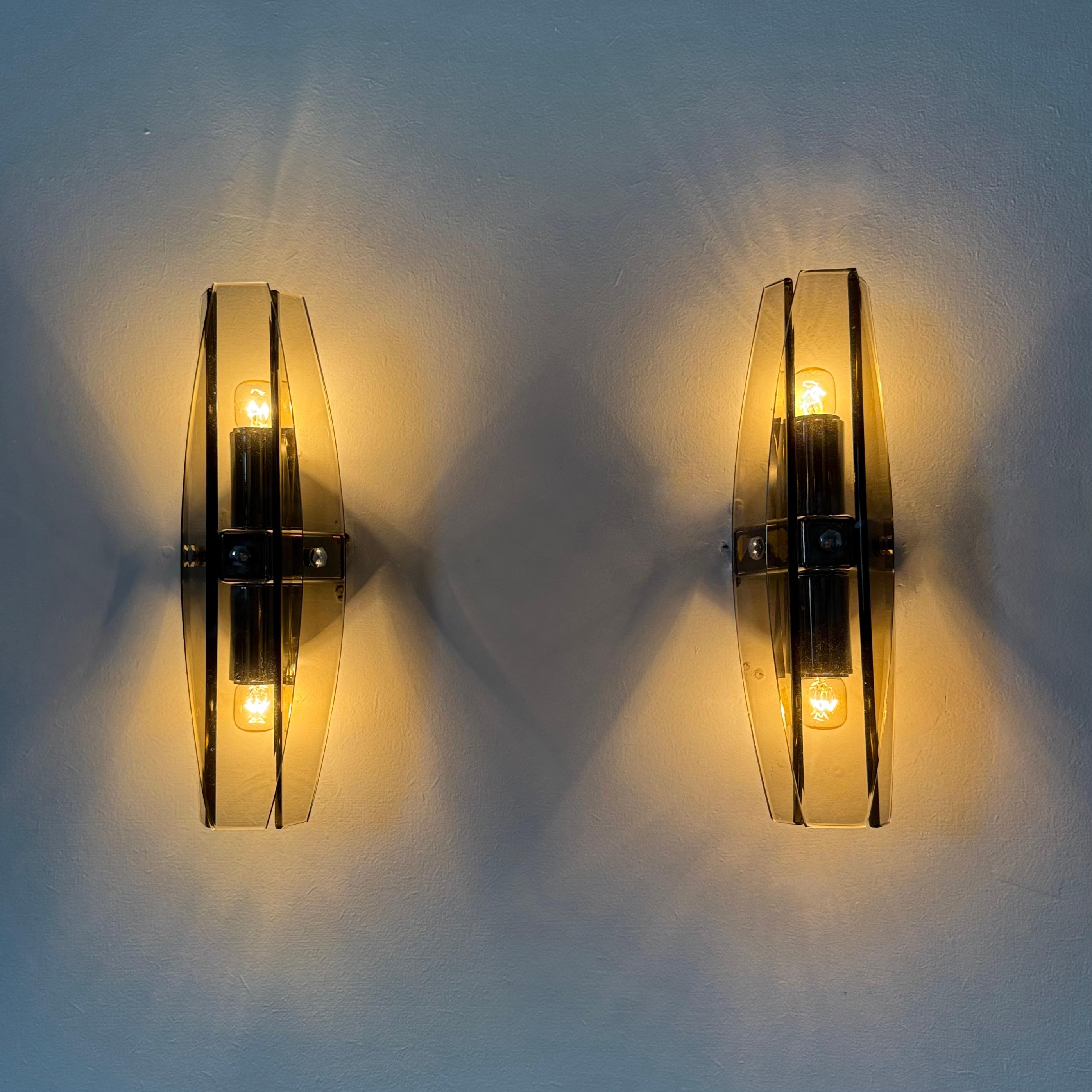 Ensemble de 2 lampes murales en verre Veca , années 1970 Bon état - En vente à Delft, NL