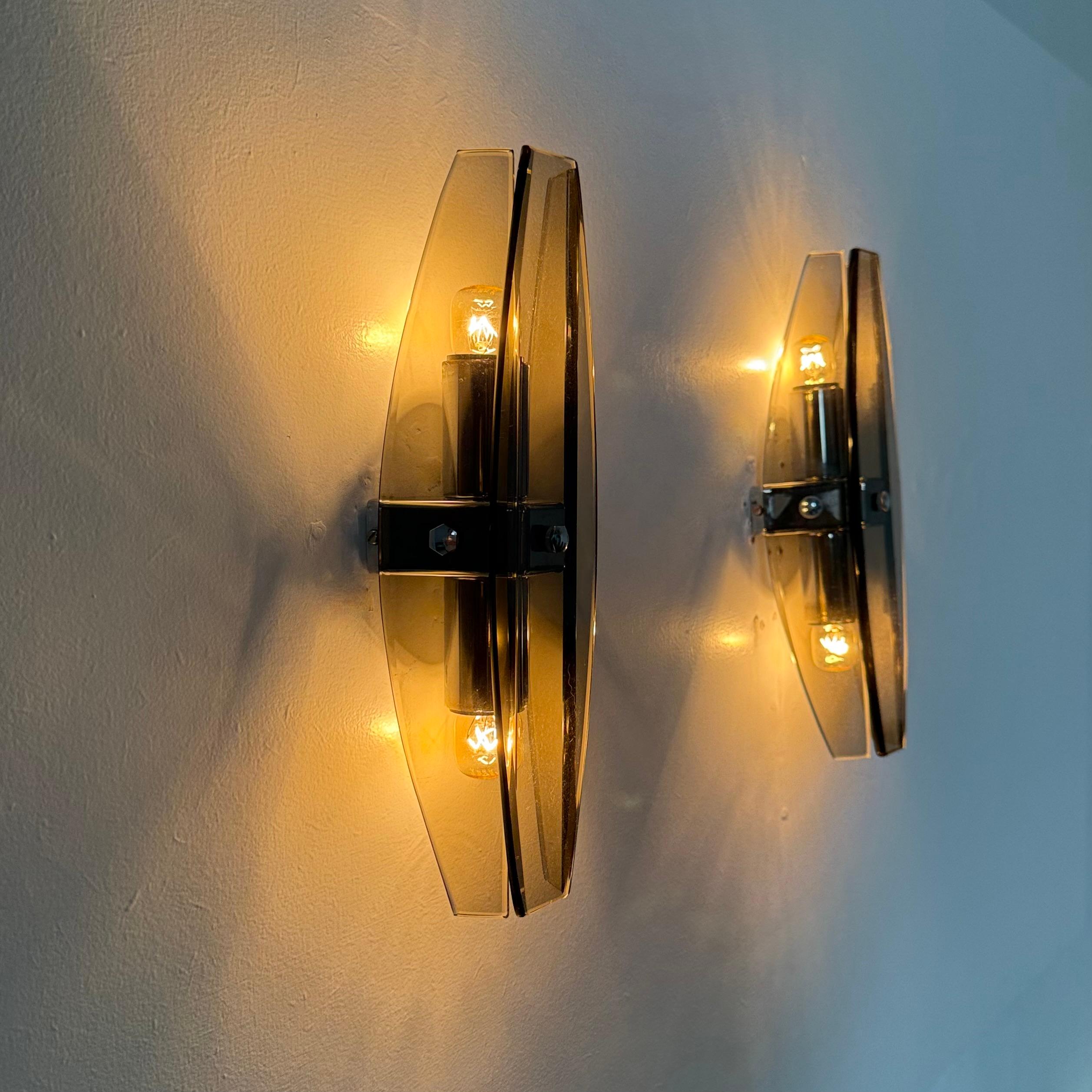 Fin du 20e siècle Ensemble de 2 lampes murales en verre Veca , années 1970 en vente