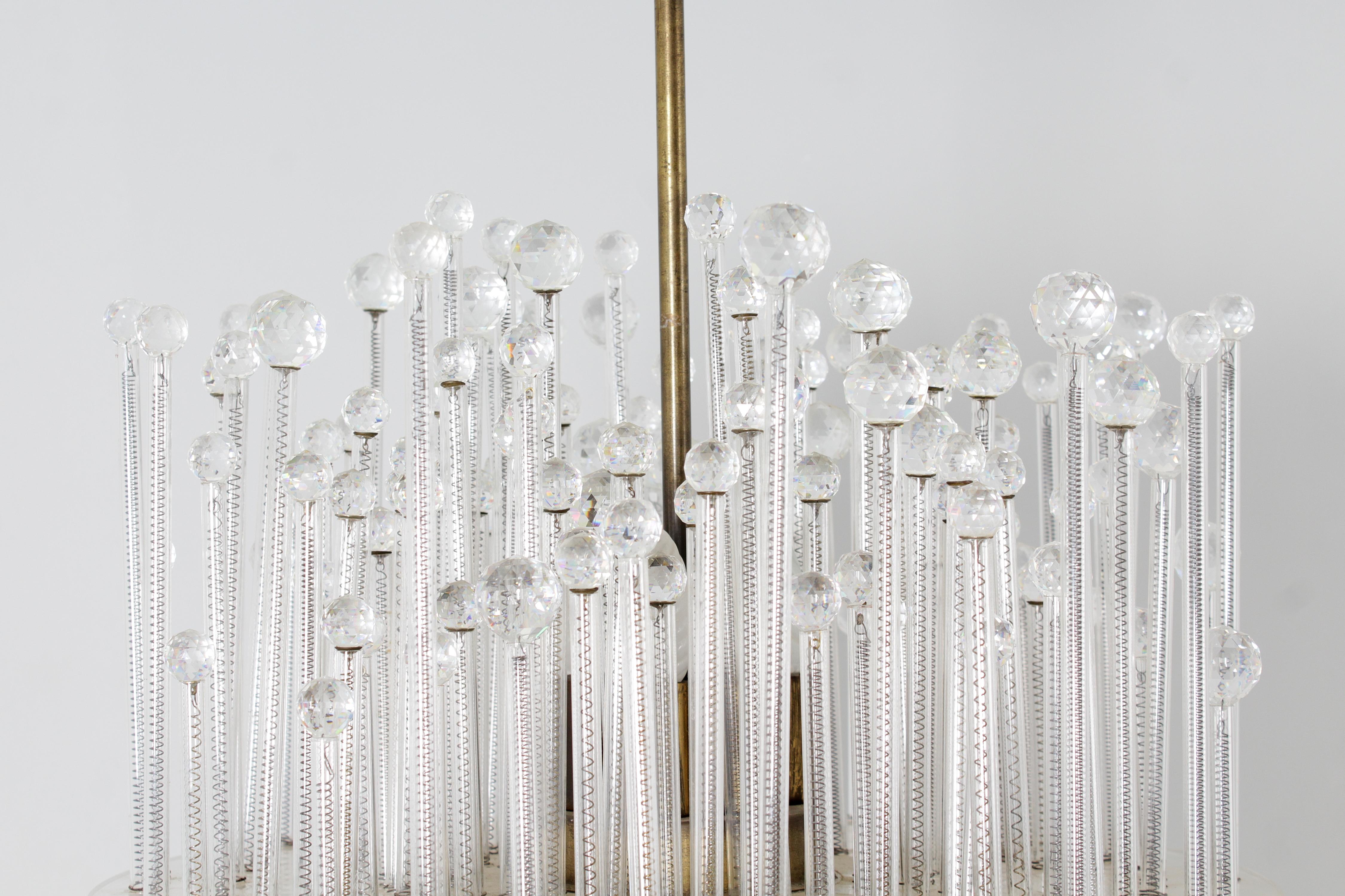 Set aus 2 italienischen Kristallglas- und Plexiglas-Kronleuchtern aus der Mitte des Jahrhunderts, 1960er Jahre im Angebot 8