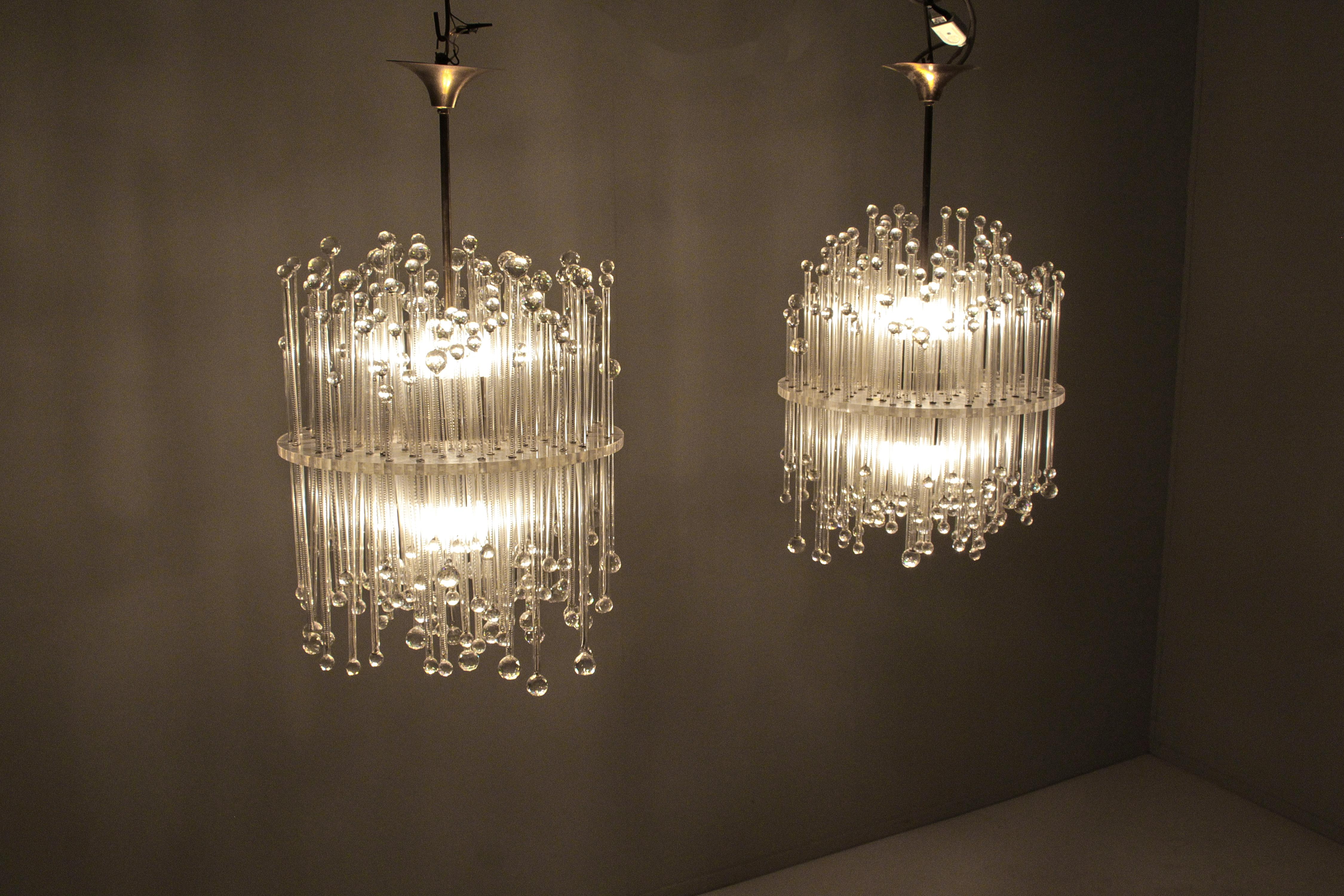 Mid-Century Set of 2 Italian Production Crystal Glass and Plexi Chandelier 1960s In Good Condition For Sale In Palermo, IT