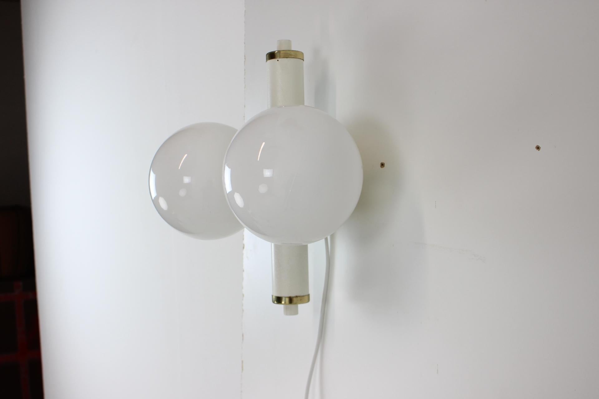 Made in Czechoslovakia
Made of milk glass, lacquered metal
2x60W,E27 or E26 socket
Re-polished
Fully functional
Original condition
New cables.