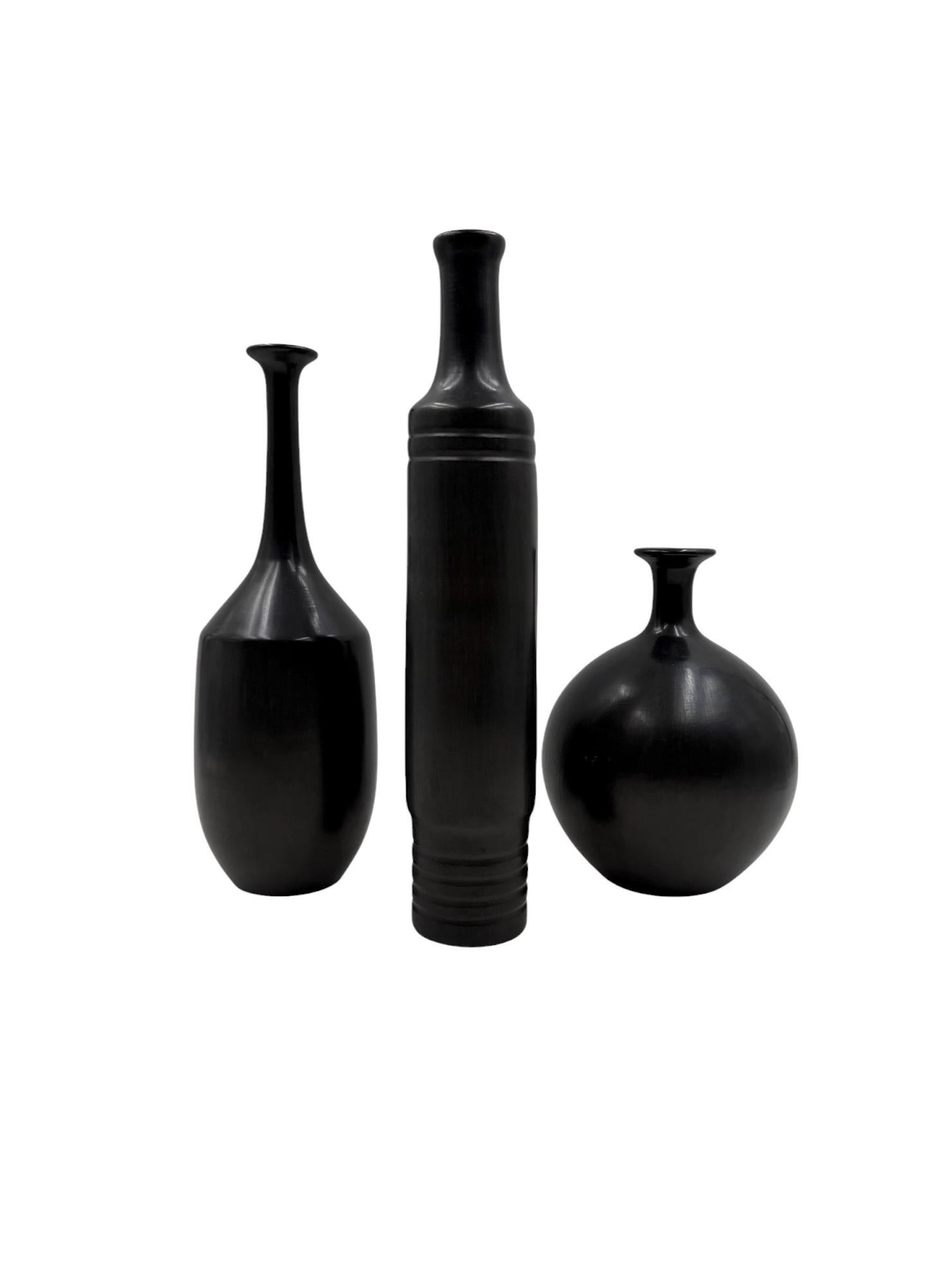 Ensemble de 3 vases en céramique bucchero noire du milieu du siècle, Sebastiani Gubbio Italie années 1960 Excellent état - En vente à Firenze, IT