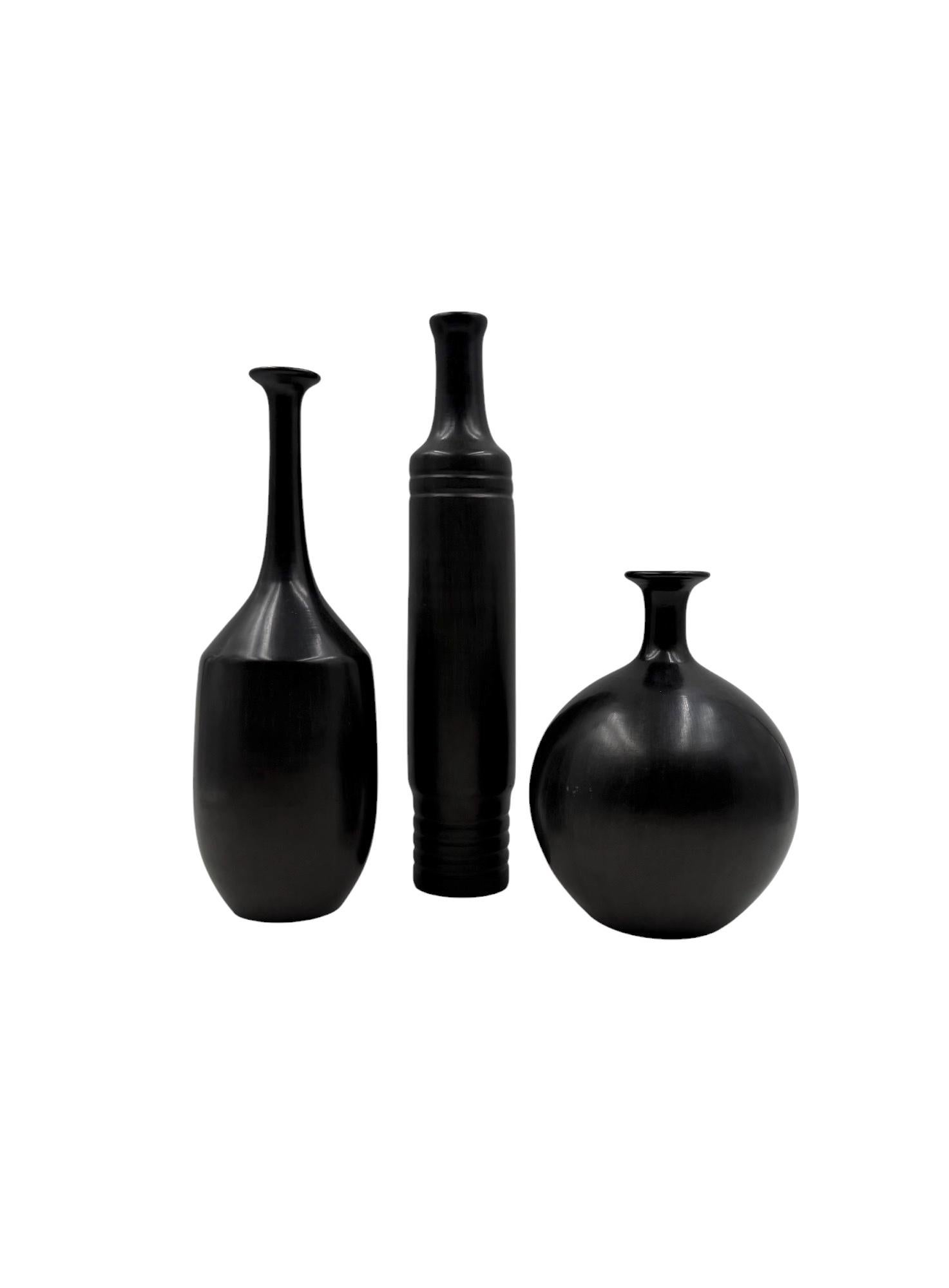 Ensemble de 3 vases en céramique bucchero noire du milieu du siècle, Sebastiani Gubbio Italie années 1960 en vente 1
