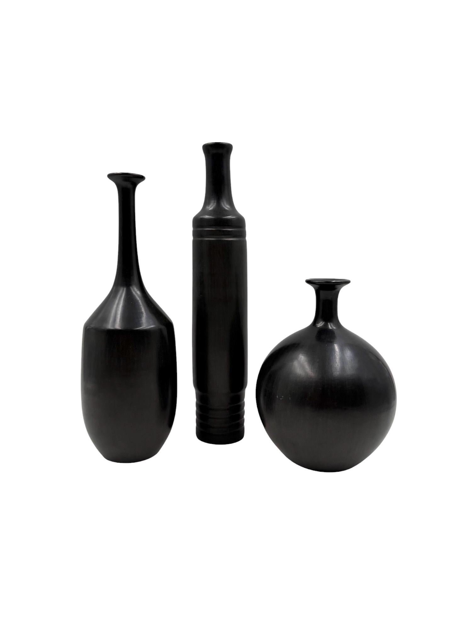 Ensemble de 3 vases en céramique bucchero noire du milieu du siècle, Sebastiani Gubbio Italie années 1960 en vente 2