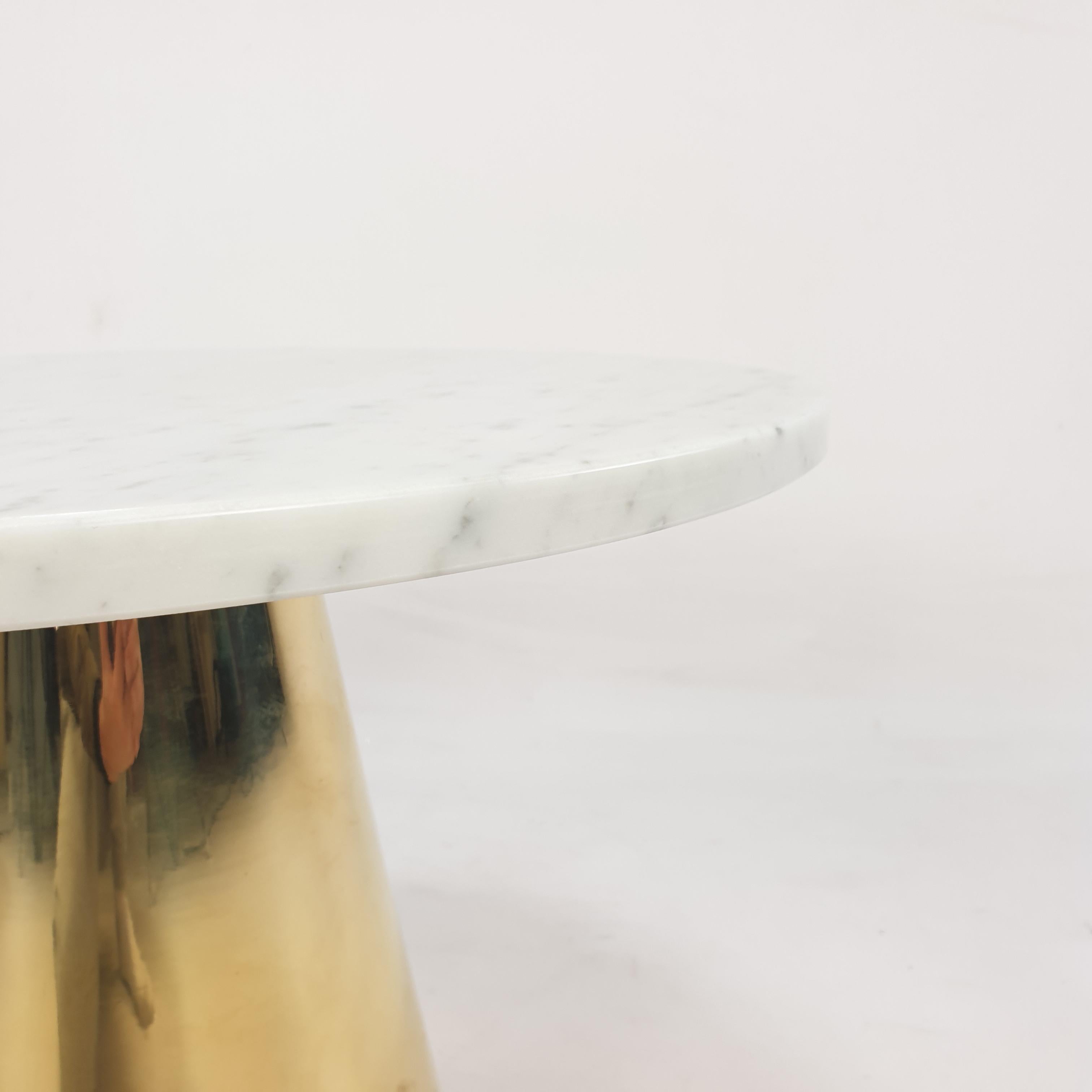 Ensemble de 3 tables italiennes en marbre et laiton du milieu du siècle dernier en vente 13