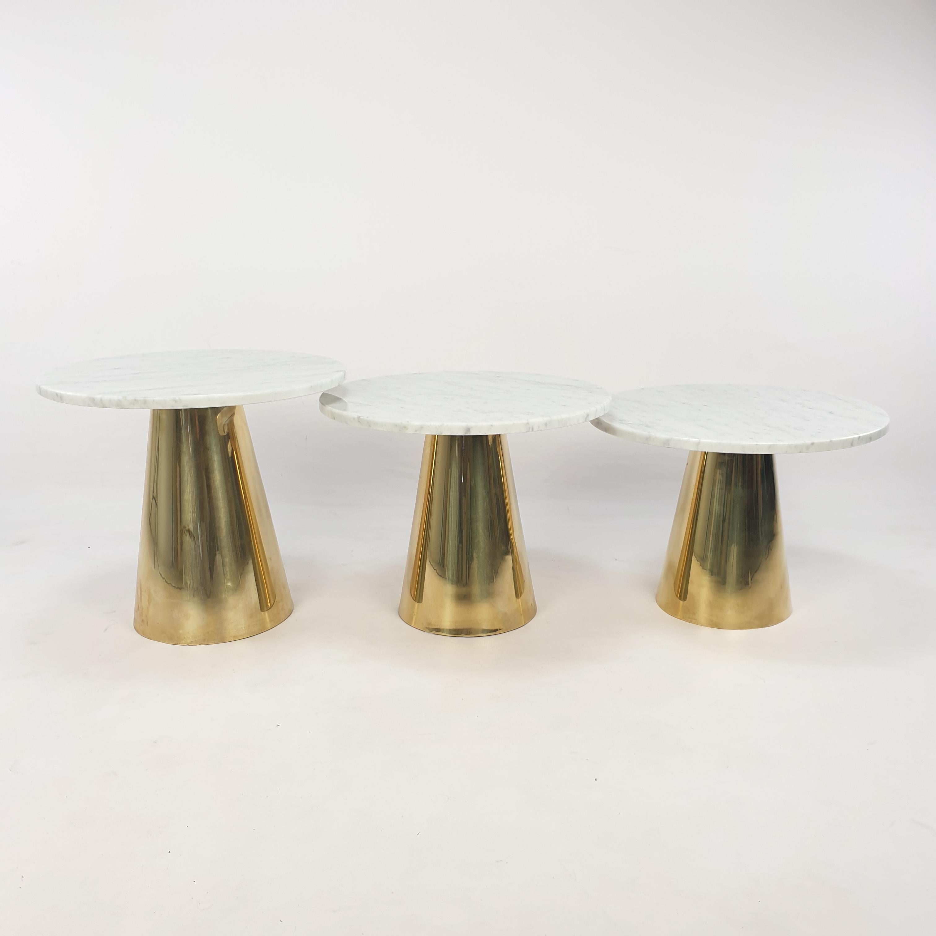 Hand-Crafted Mid-Century Set of 3 Italian Marble and Brass Tables For Sale