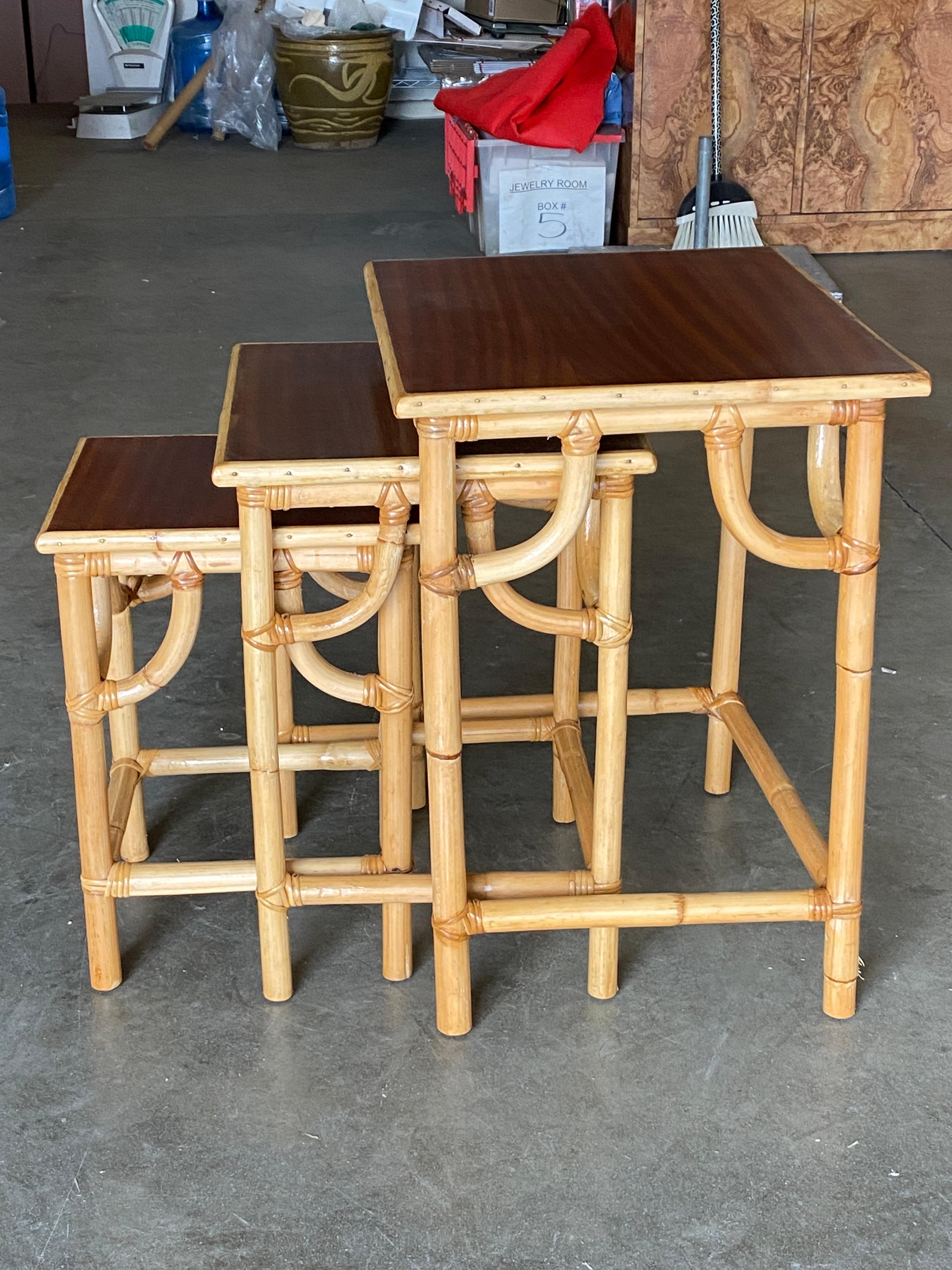 Restored Mid-Century Set of 3 Rattan Nesting Side Tables with Mahogany Top For Sale 1