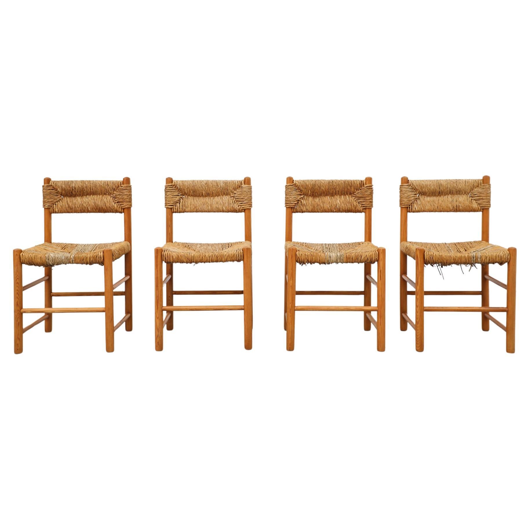 4 Stühle im Stil von Charlotte Perriand aus massivem Kiefernholz und Binsen, Mitte des Jahrhunderts