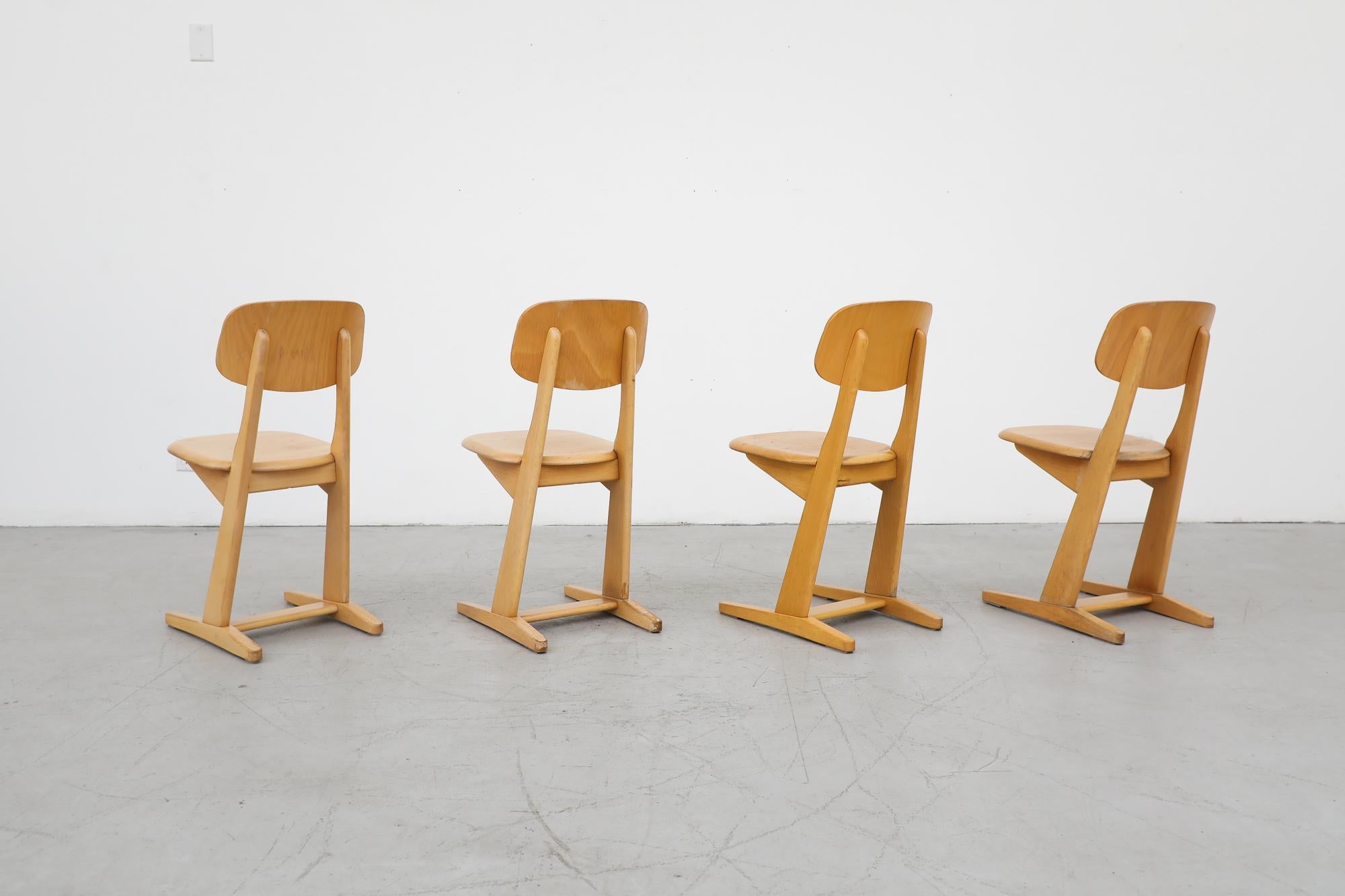 Mid Century Set of 4 Solid Oak Casala Chairs In Good Condition In Los Angeles, CA